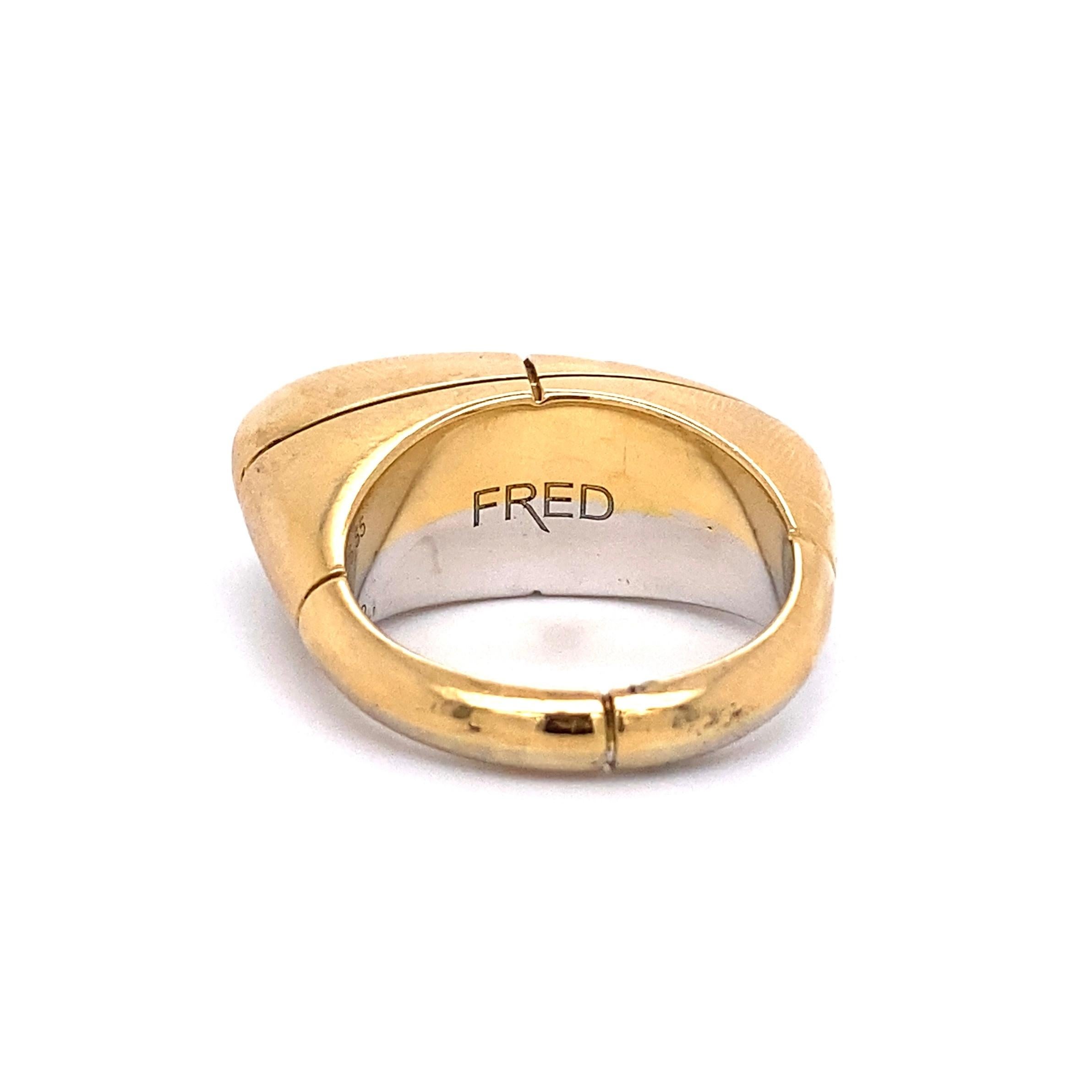 Mid-Century Modern Fred Signed 2-Tone Gold Dome Bean Ring Estate Fine Jewelry In Excellent Condition For Sale In Montreal, QC