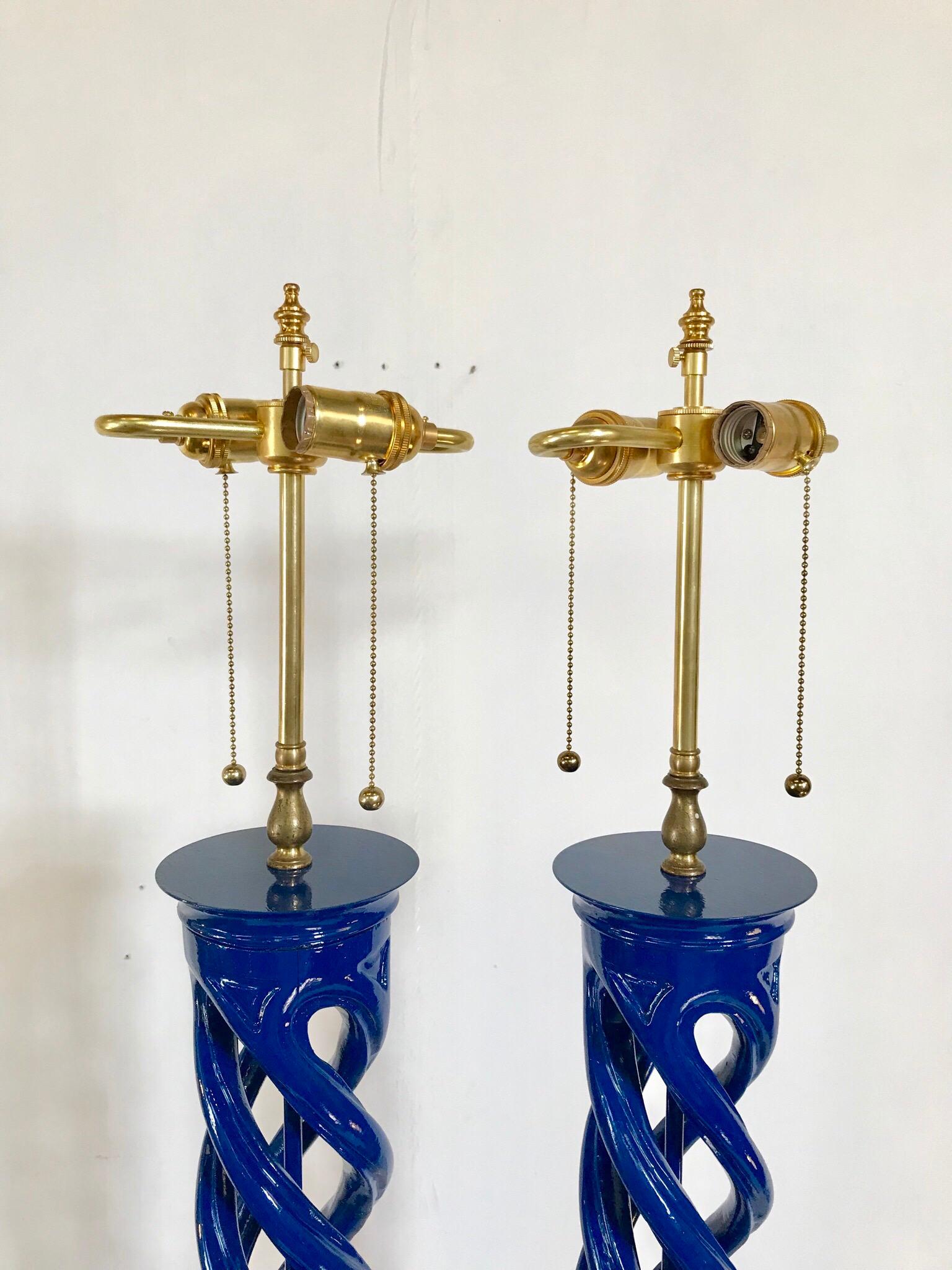Lacquered Mid-Century Modern Frederick Cooper Double Helix Form Lamps, a Pair For Sale