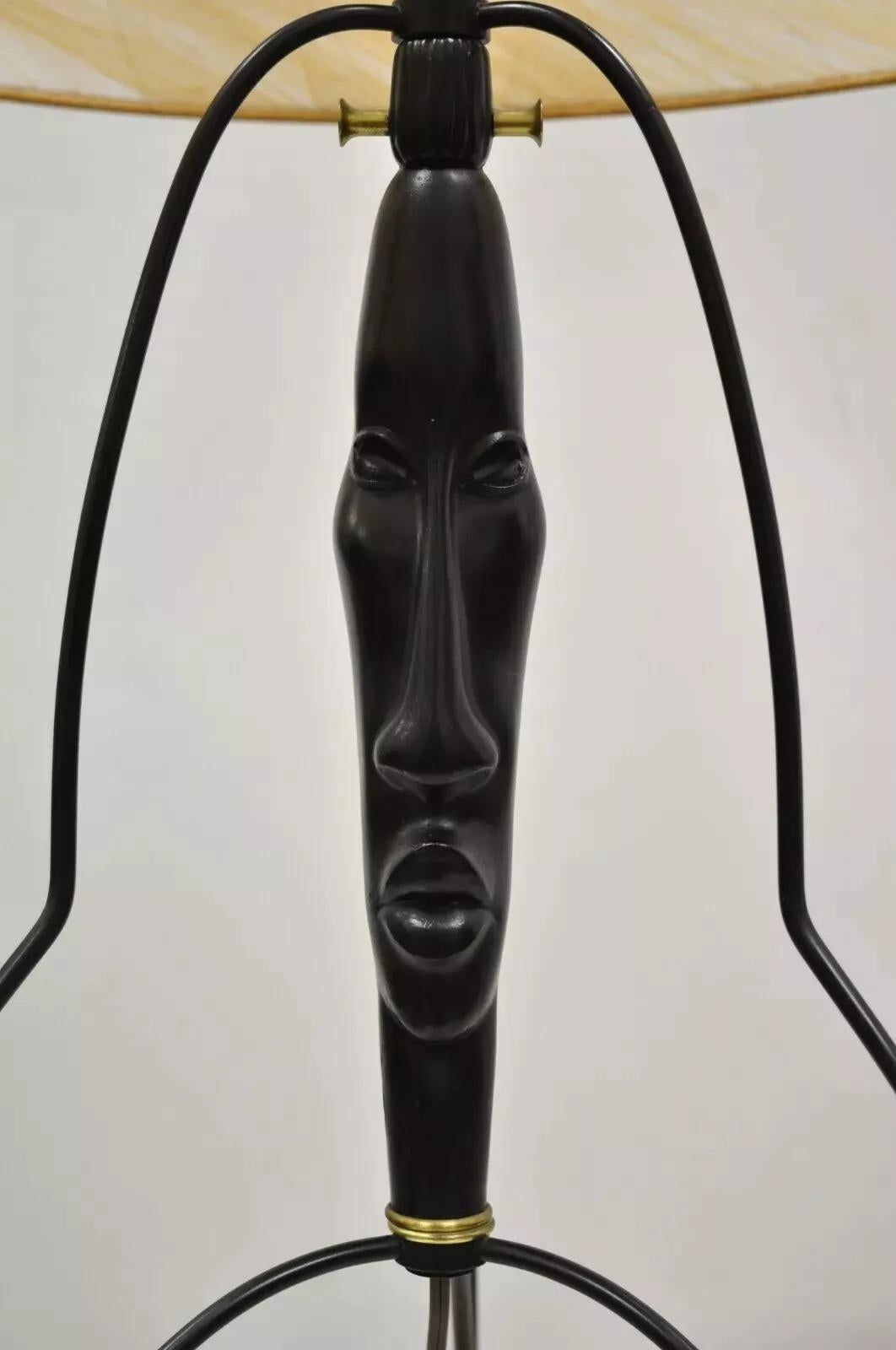 Lámpara de sobremesa de hierro con cabeza de busto de estilo Frederick Weinberg de mediados del siglo XX Moderno de mediados de siglo en venta