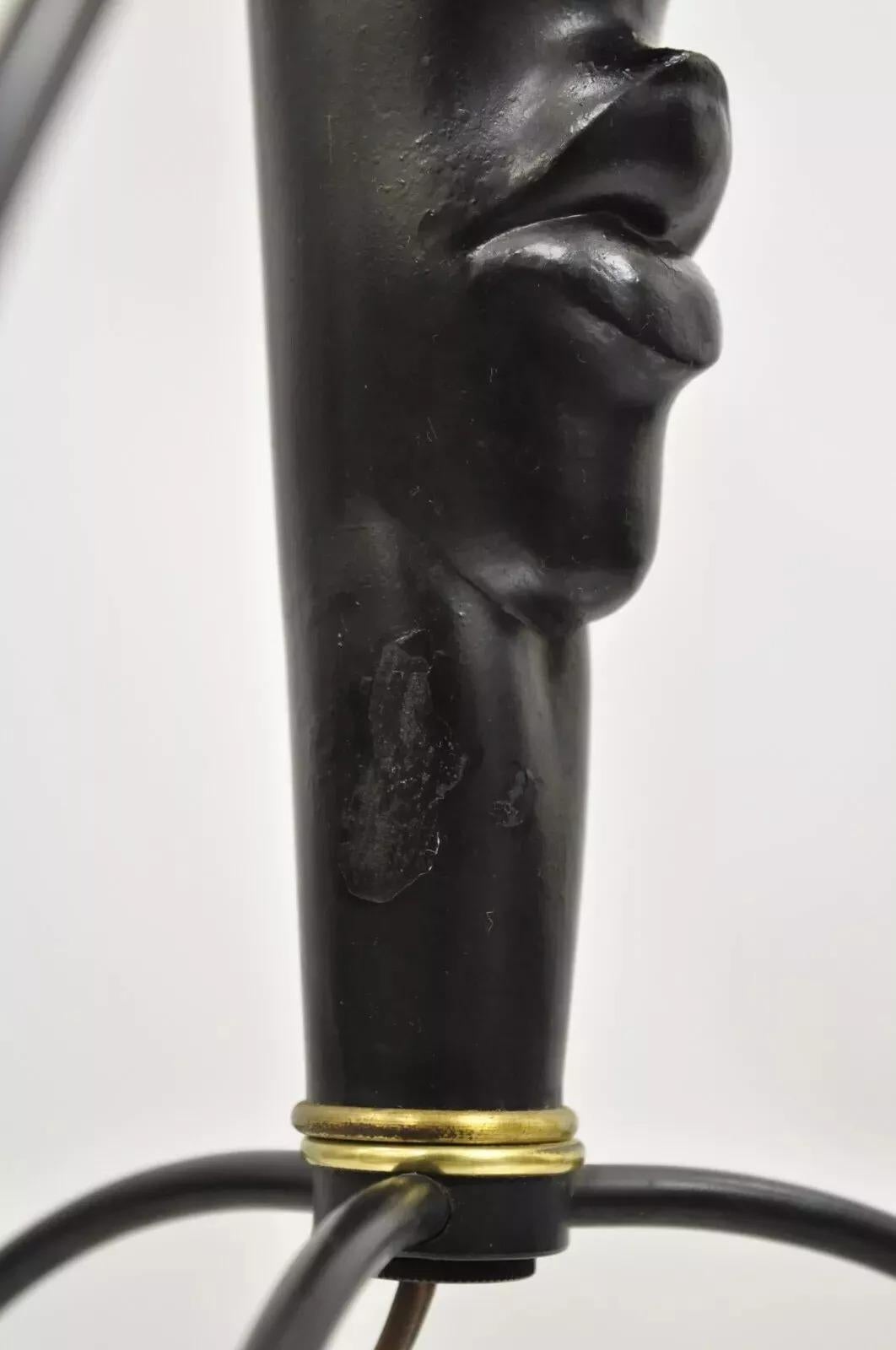 Lámpara de sobremesa de hierro con cabeza de busto de estilo Frederick Weinberg de mediados del siglo XX en venta 2