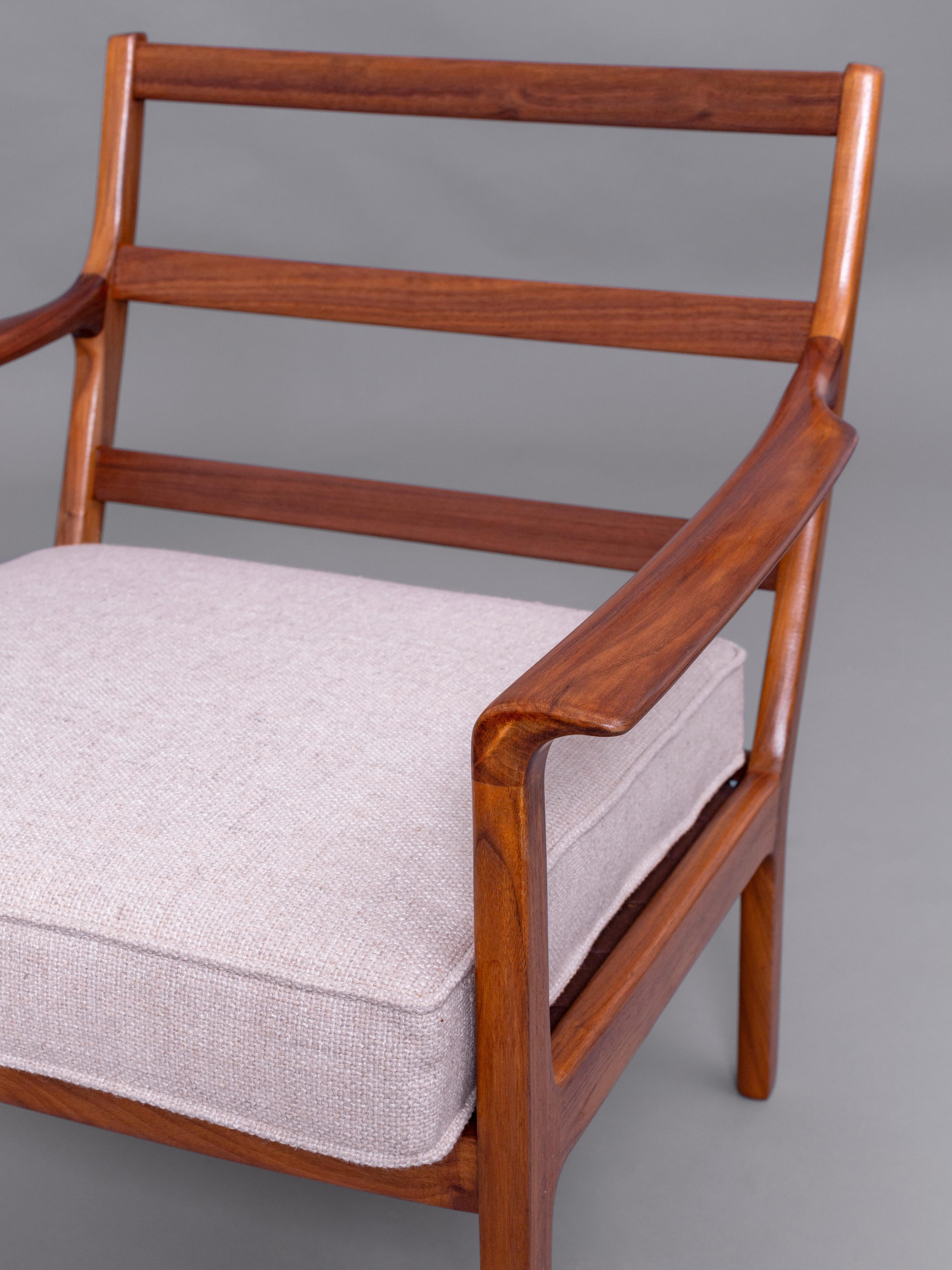 Mid-century modern Fredrik Kayser ‘935’ Walnut Armchairs In Excellent Condition For Sale In Madrid, ES