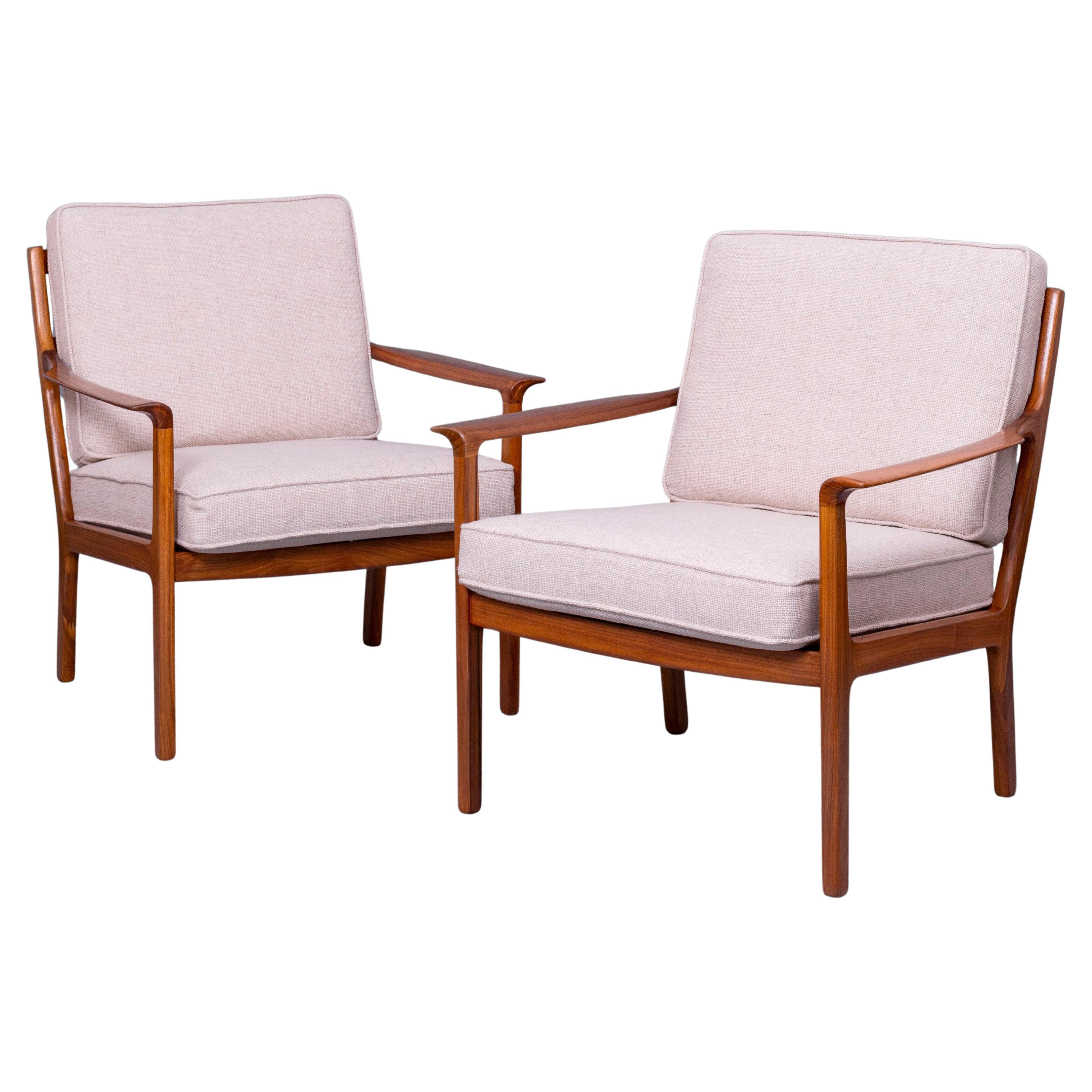 Mid-century modern Fredrik Kayser ‘935’ Walnut Armchairs For Sale