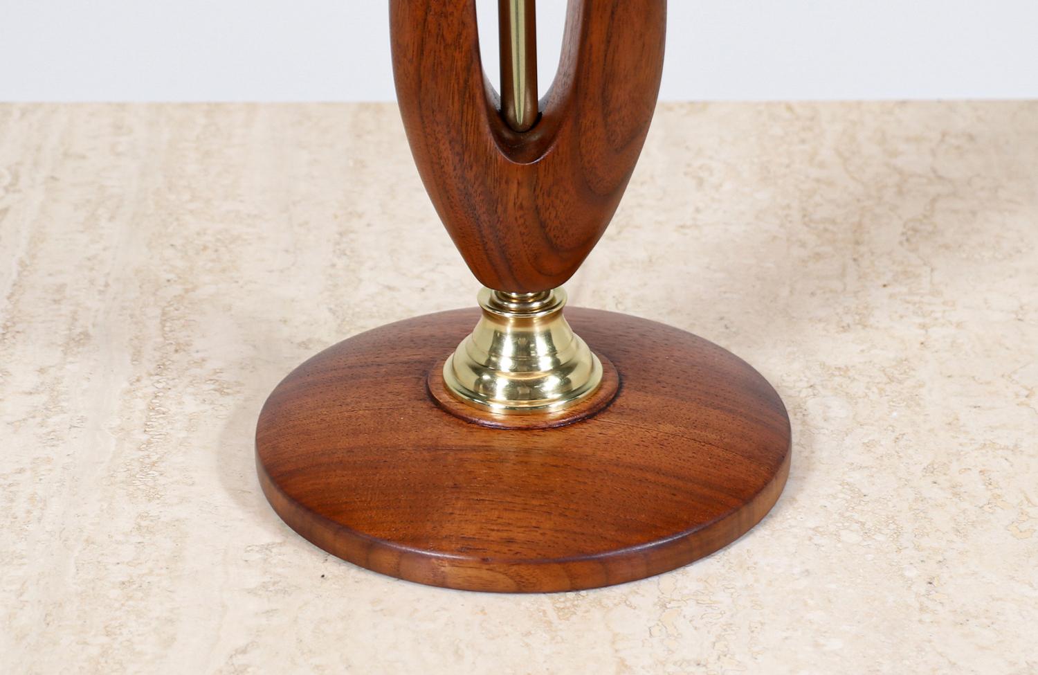 Expertly Restored - Mid-Century Modern Free-Form Walnut Table Lamp For Sale 1