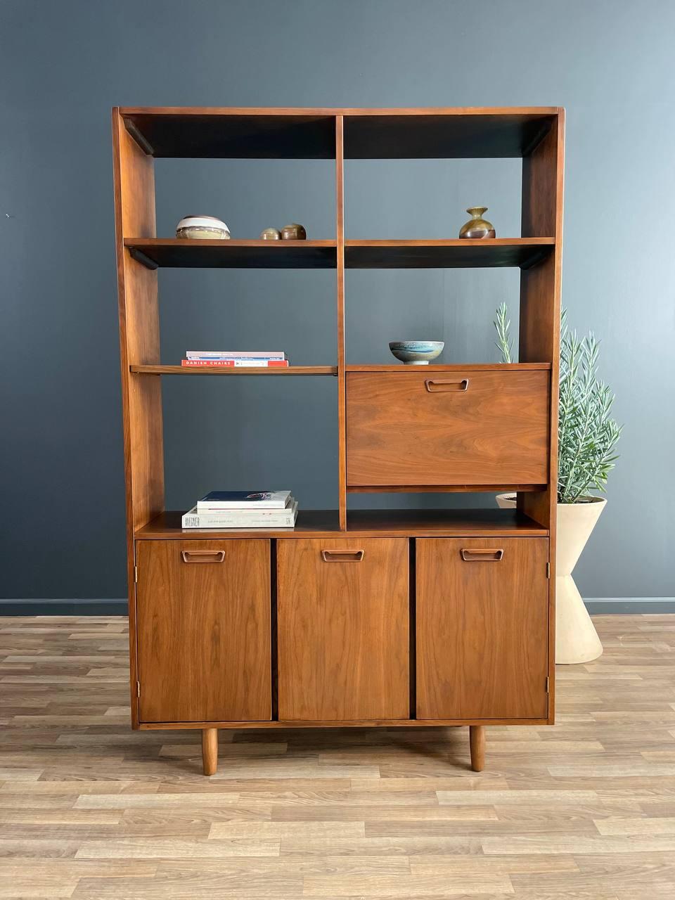 Mid-20th Century Mid-Century Modern Free-Standing Walnut Bookshelf