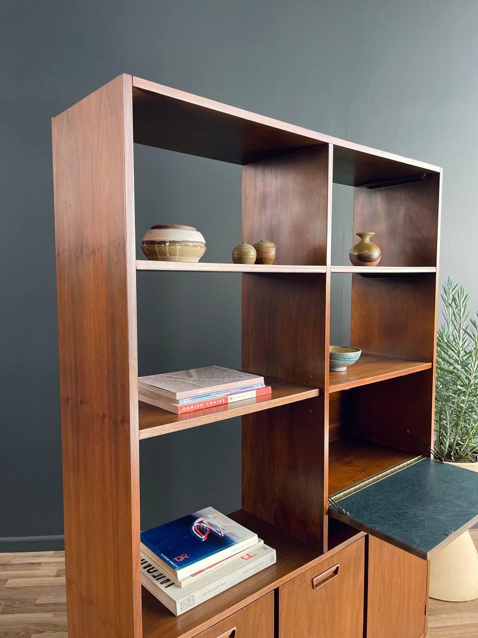Mid-Century Modern Free-Standing Walnut Bookshelf 1