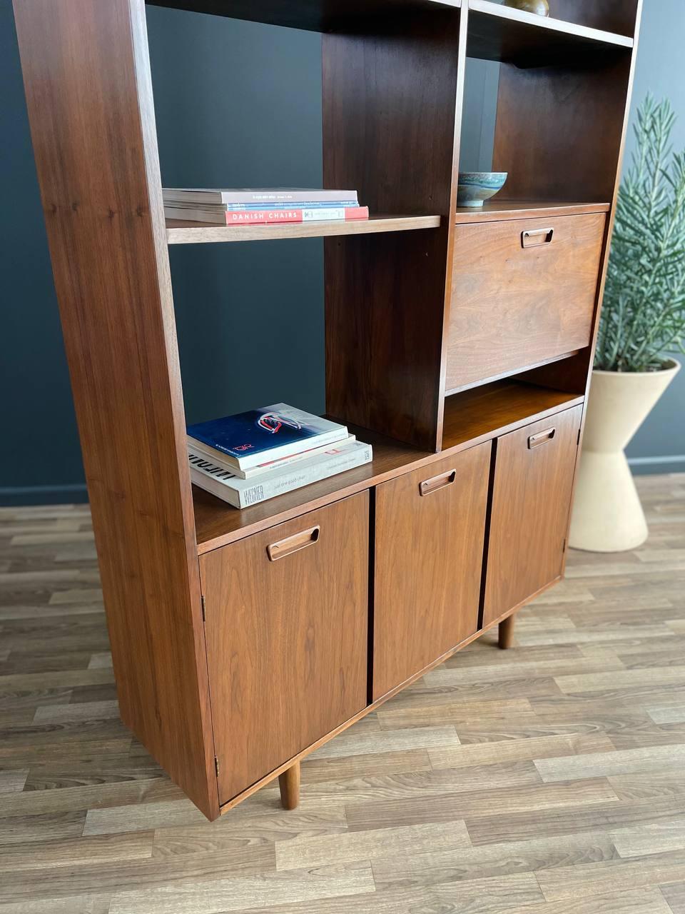 Mid-Century Modern Free-Standing Walnut Bookshelf 3