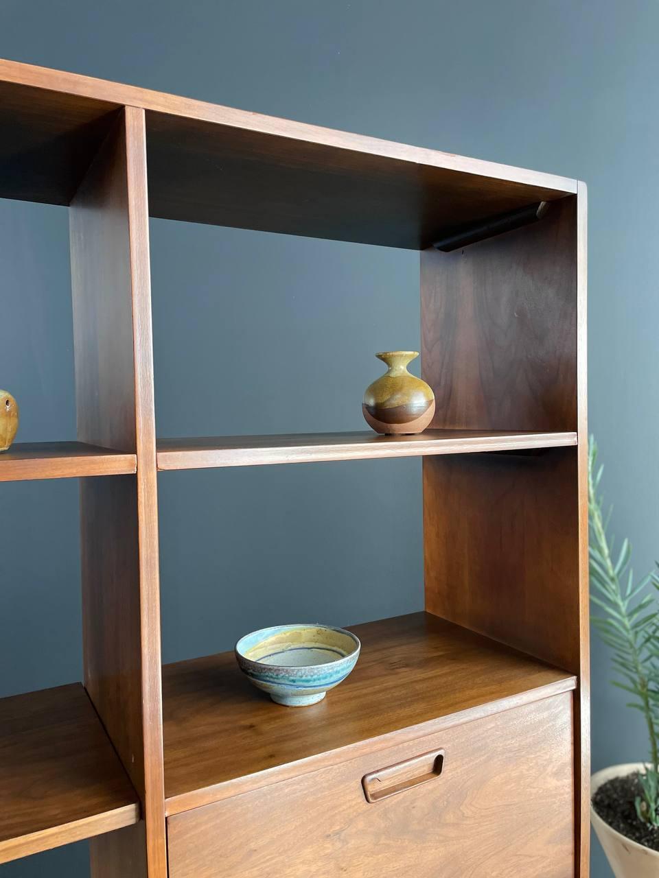 Mid-Century Modern Free-Standing Walnut Bookshelf 4