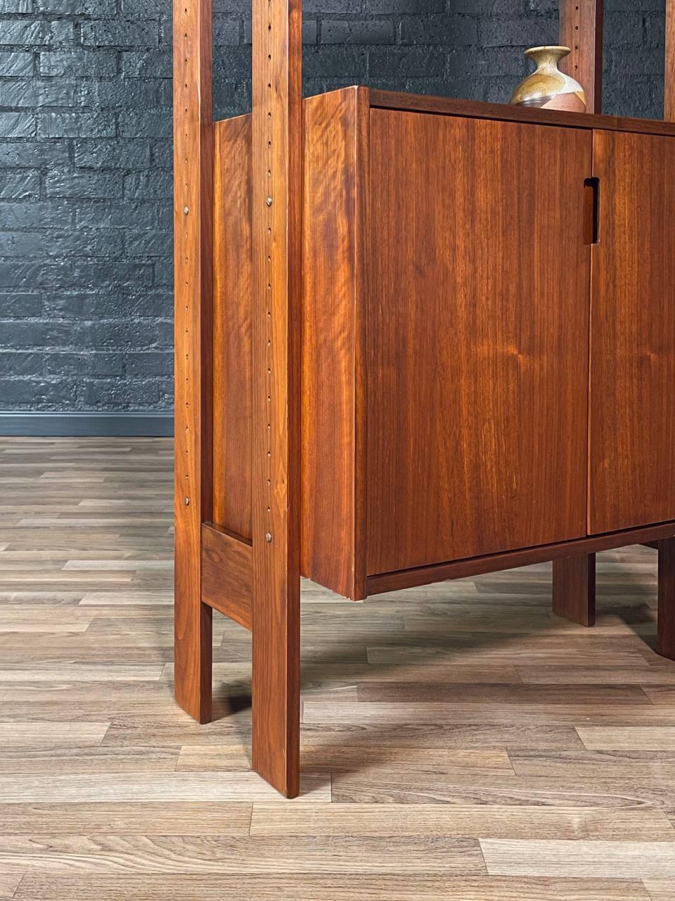 Mid-Century Modern Free-Standing Walnut Bookshelf Storage Unit For Sale 5