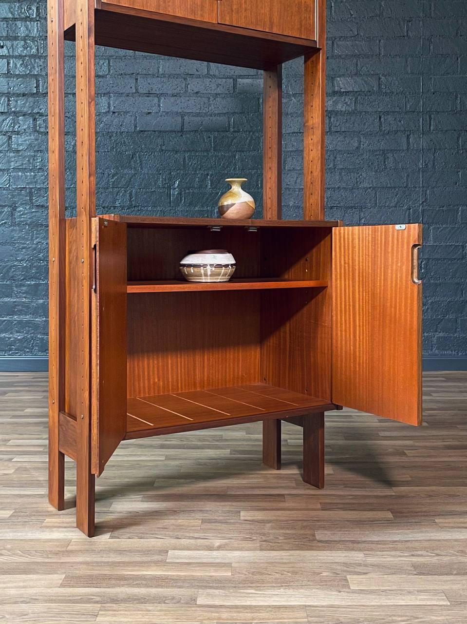 Mid-20th Century Mid-Century Modern Free-Standing Walnut Bookshelf Storage Unit For Sale