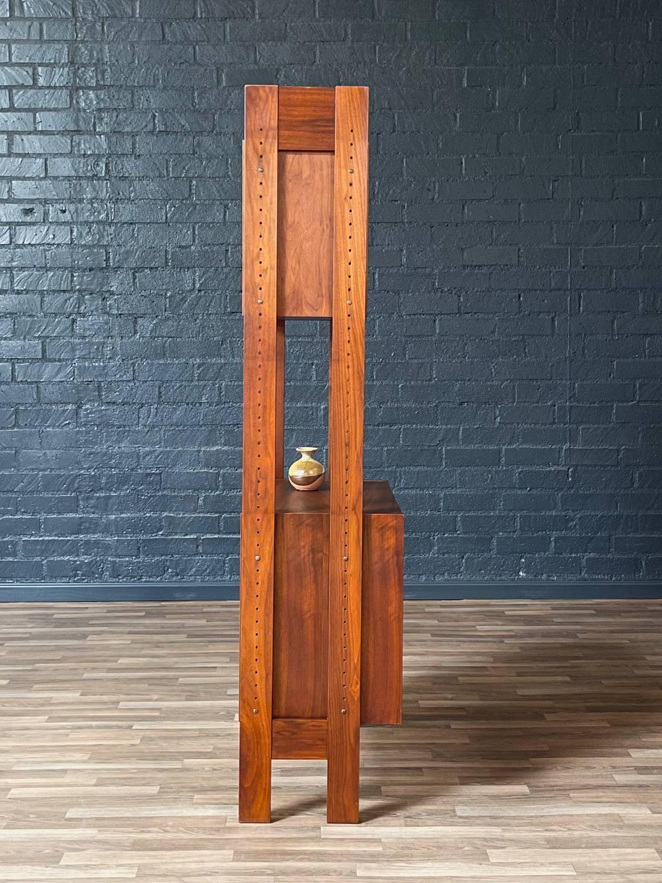 Mid-Century Modern Free-Standing Walnut Bookshelf Storage Unit For Sale 3
