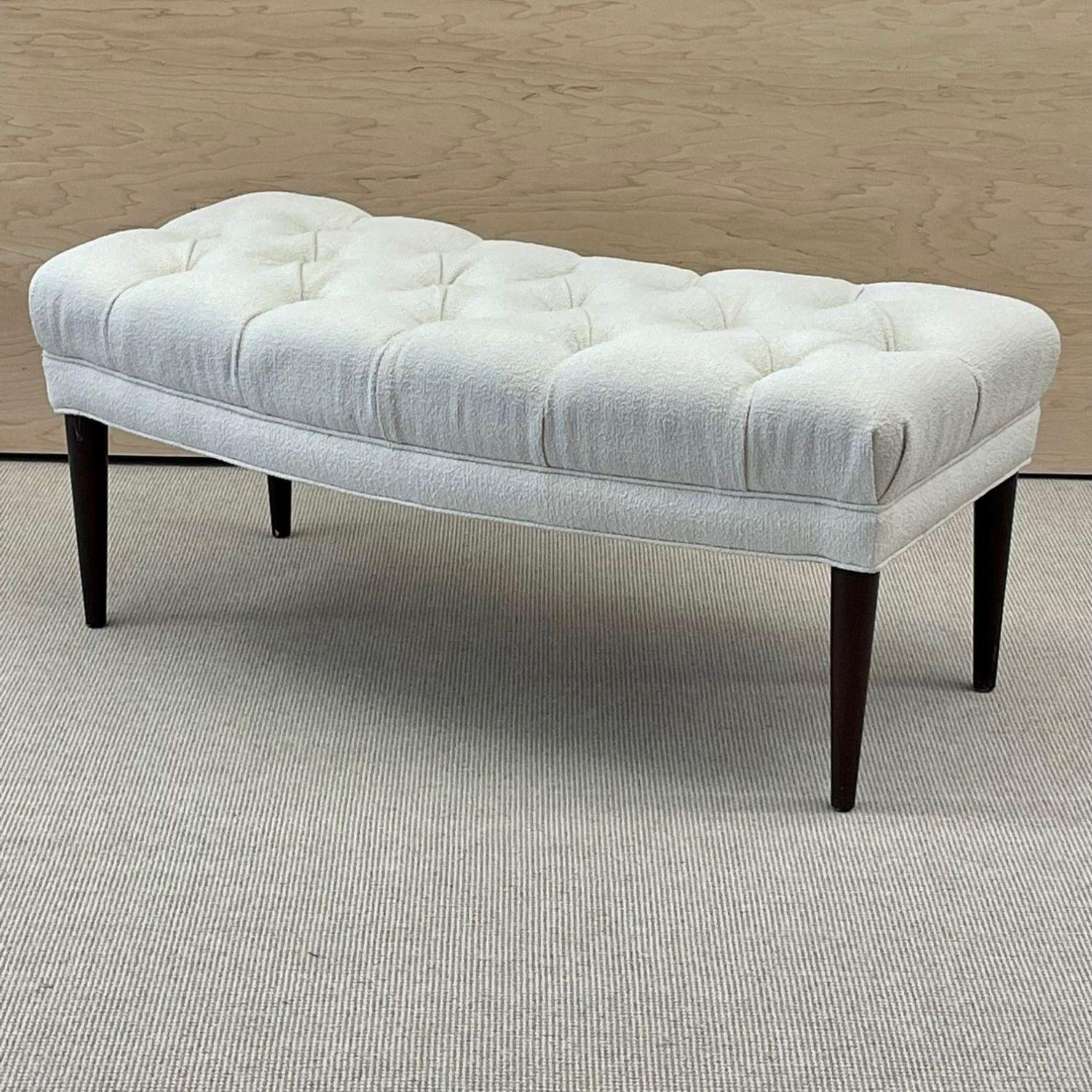 Mid-Century Modern Tufted bench, American Designer, Ebony Wood, Bouclé

Boomerang shaped mid-century bench by an unknow American designer. Tufted upper newly upholstered in a cozy white Bouclé sitting on four streamlined wooden legs in an ebony