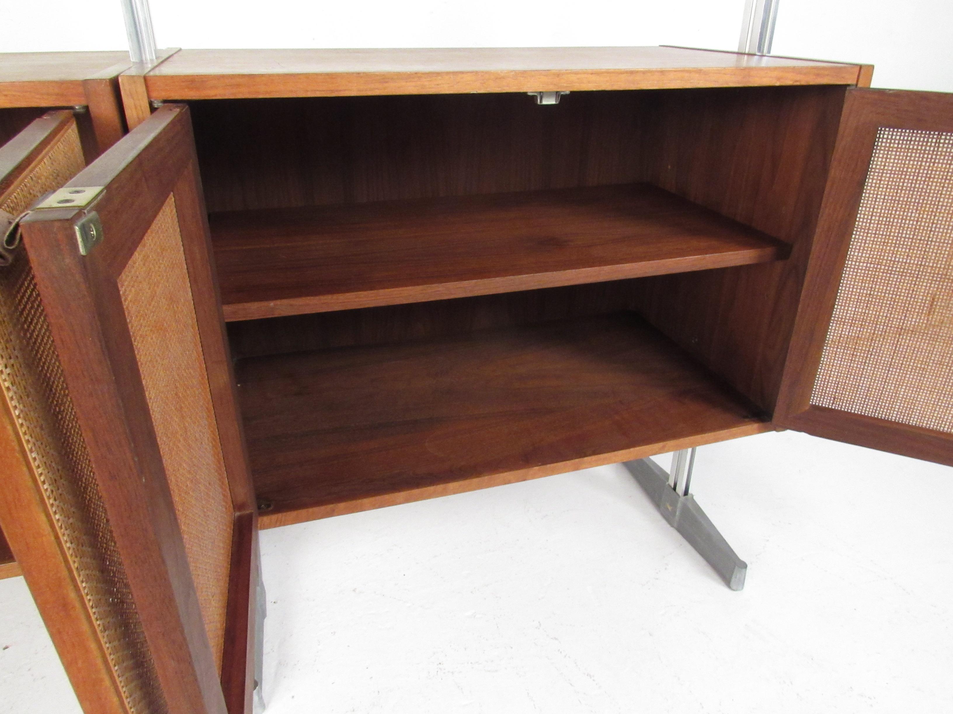 Mid-Century Modern Freestanding Modular Wall Unit In Good Condition In Brooklyn, NY
