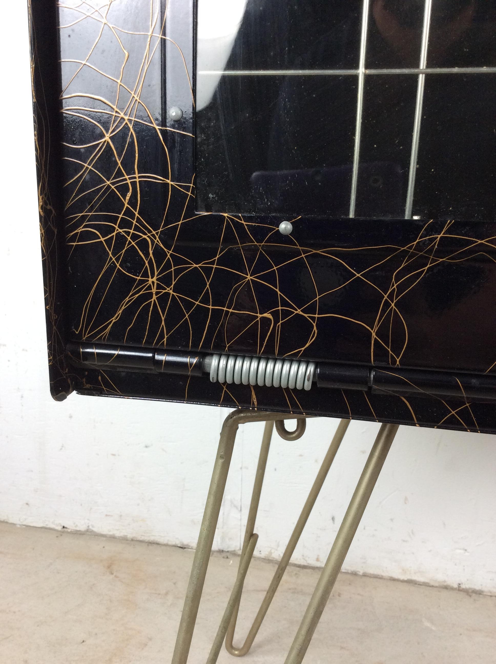 Máquina expendedora de periódicos independiente de mediados del siglo XX sobre patas de horquilla en venta 11