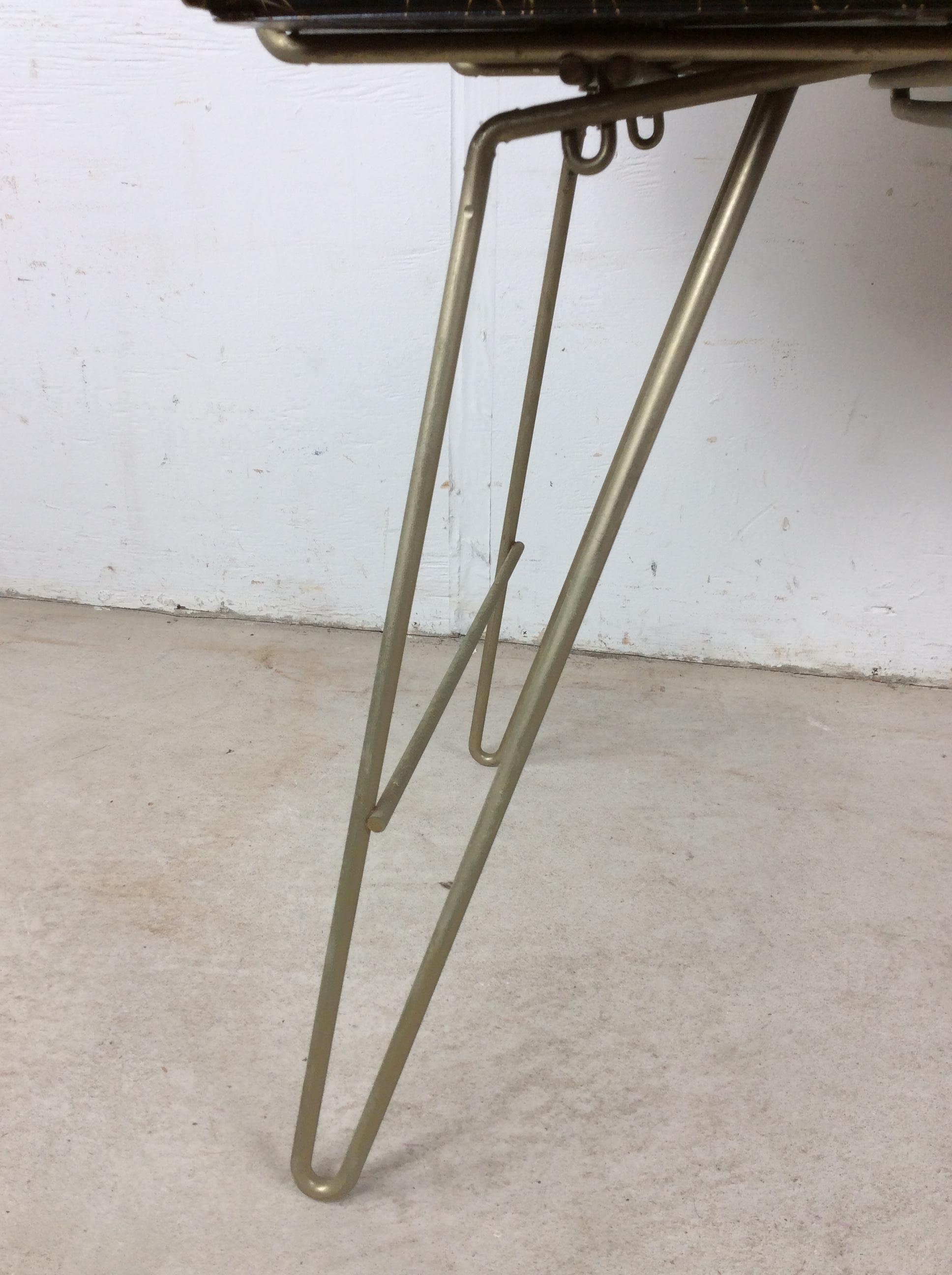 Máquina expendedora de periódicos independiente de mediados del siglo XX sobre patas de horquilla en venta 12