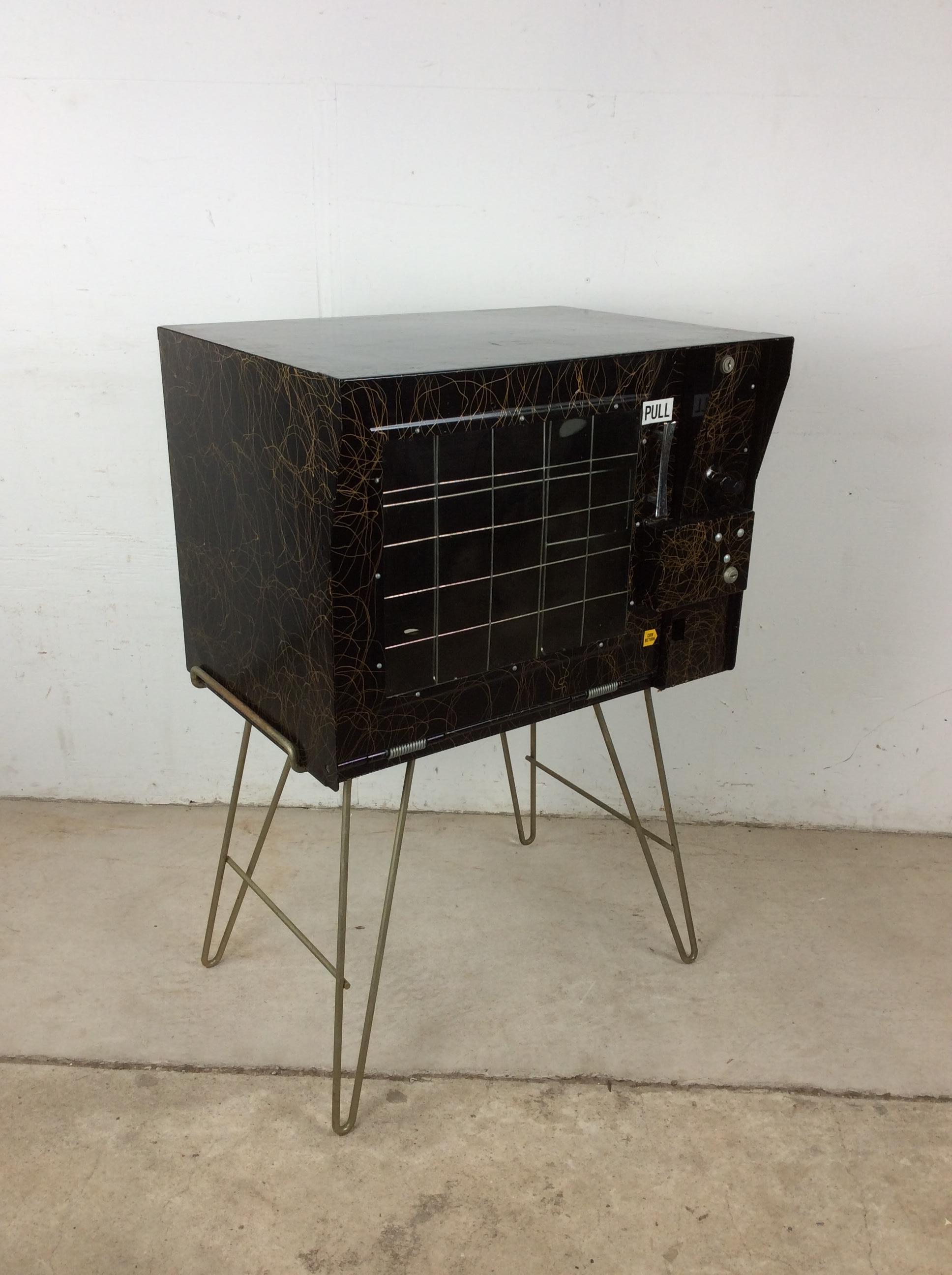 Máquina expendedora de periódicos independiente de mediados del siglo XX sobre patas de horquilla en Bueno estado para la venta en Freehold, NJ