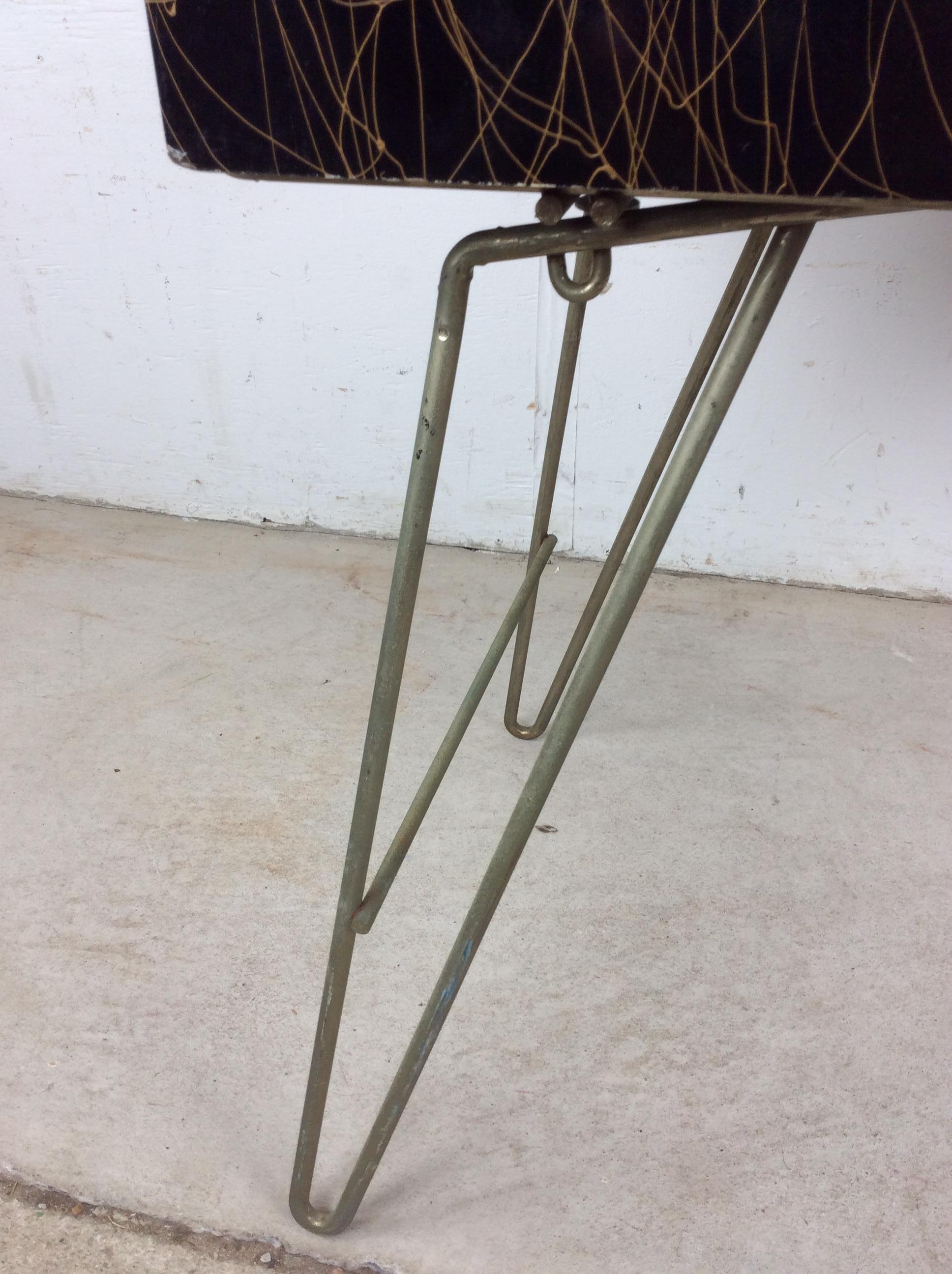 Máquina expendedora de periódicos independiente de mediados del siglo XX sobre patas de horquilla en venta 2