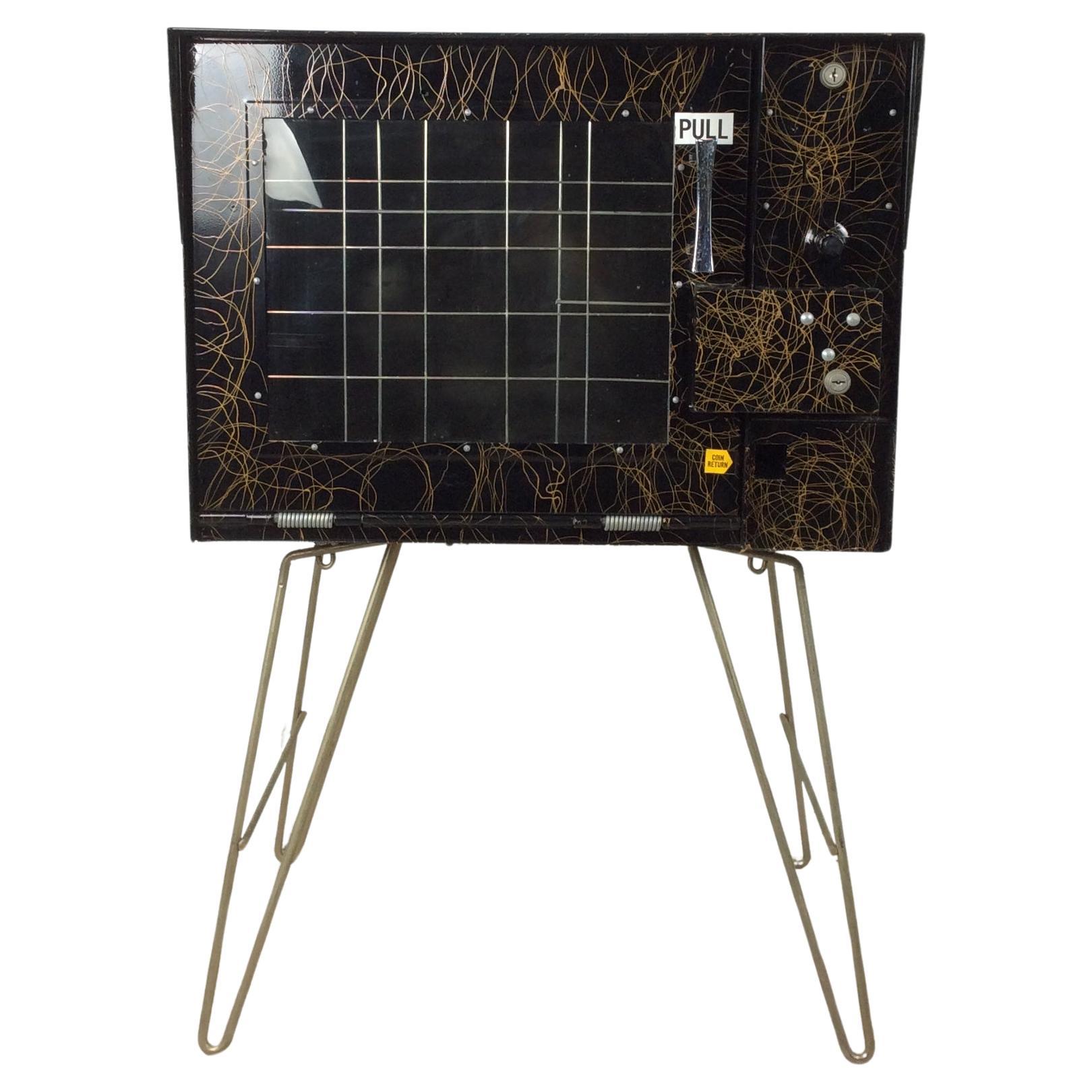 Máquina expendedora de periódicos independiente de mediados del siglo XX sobre patas de horquilla en venta