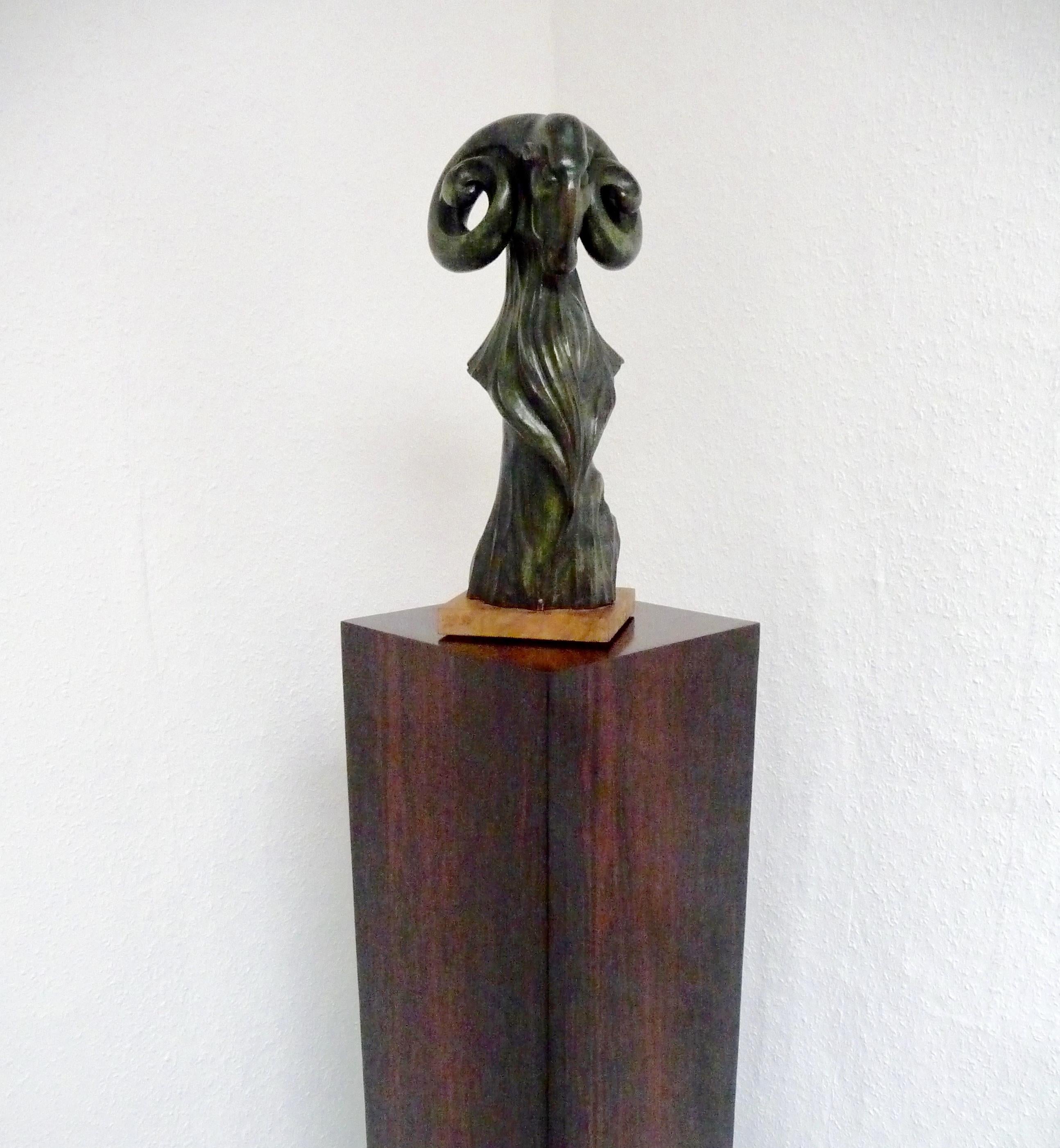 Bronze ram sculpture by Pierre Grassignoux (1926-2013)
Bronze sculpture depicting a ram in antique green patina, mounted on a walnut wooden base. Artist's monogram. Self-cast edition of the artist.
Excellent condition.
Dimensions:
Height 40 cm