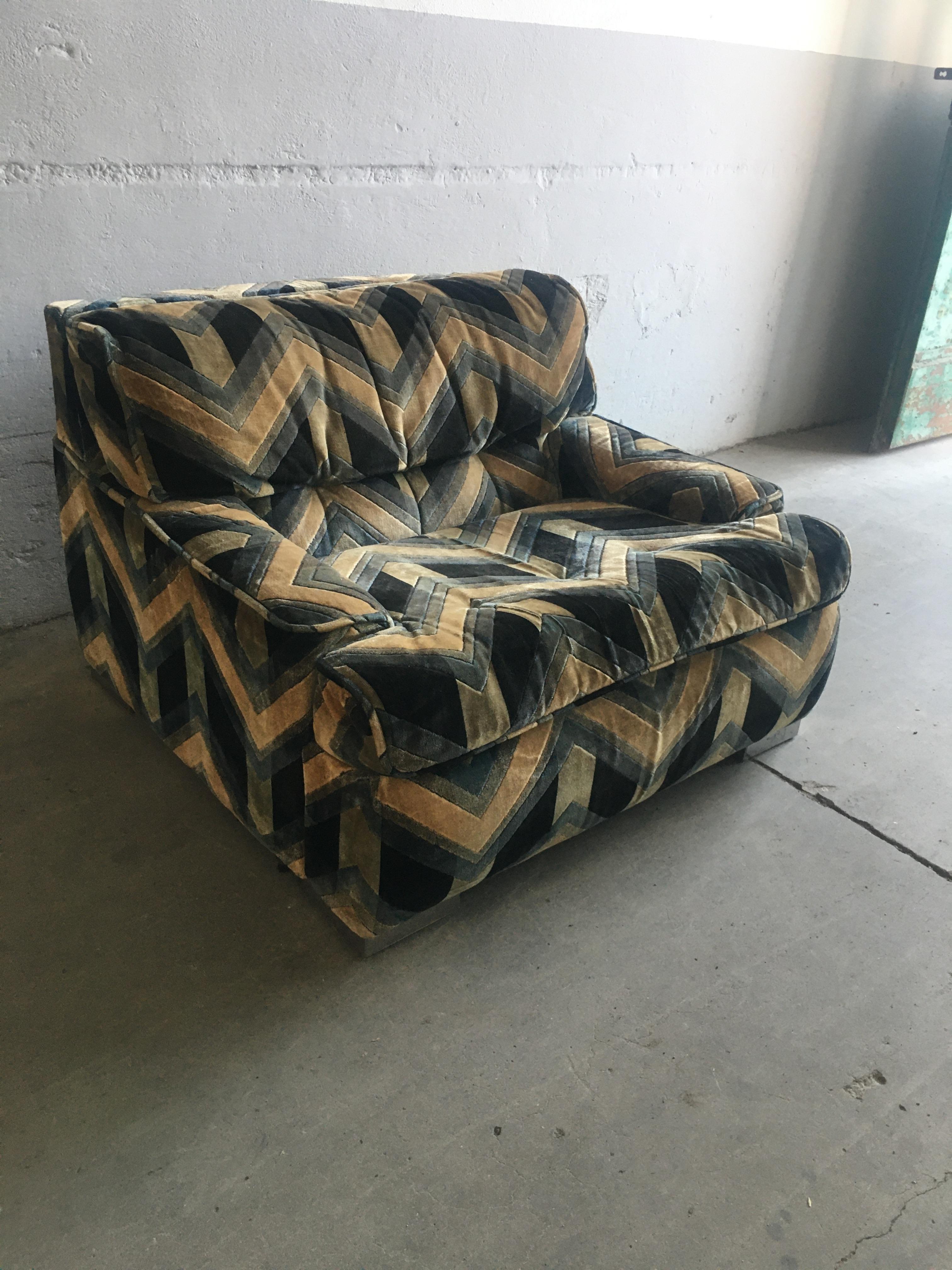 Mid-Century Modern French armchair with original velvet fabric by Gérard Guermonprez, 1970s
This armchair could be sold as a set together with its sofa (See picture attached). Price on demand.