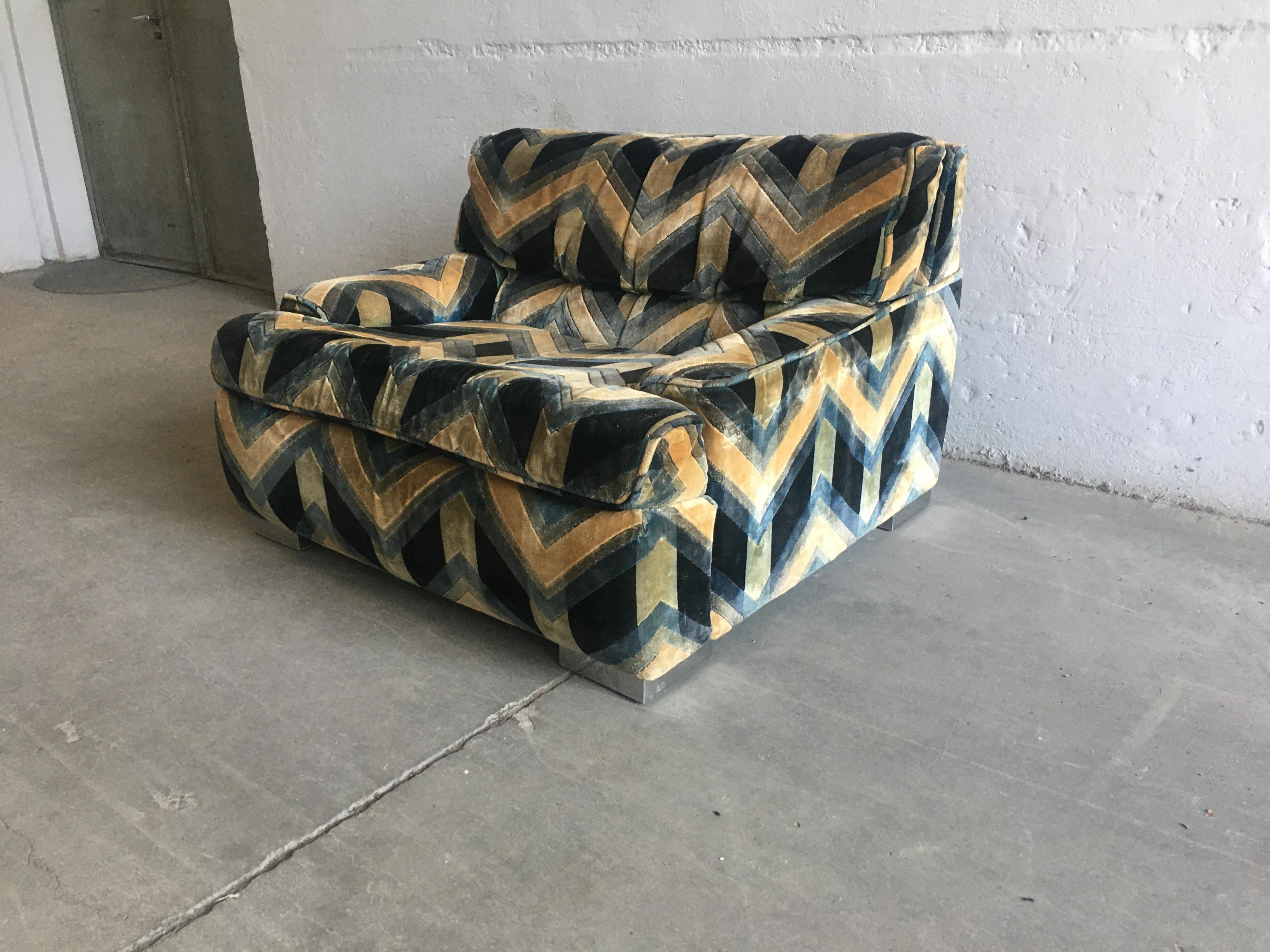 Mid-Century Modern French armchair with original velvet fabric by Gérard Guermonprez, 1970s.
Wear consistent with age and use (see photos attached).
This armchair can become a set with its sofa as shown in the photos.
Quotation for new upholstery