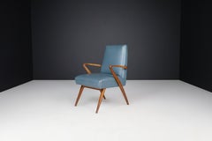 Sillón francés moderno de mediados de siglo en cuero azul, años 50
