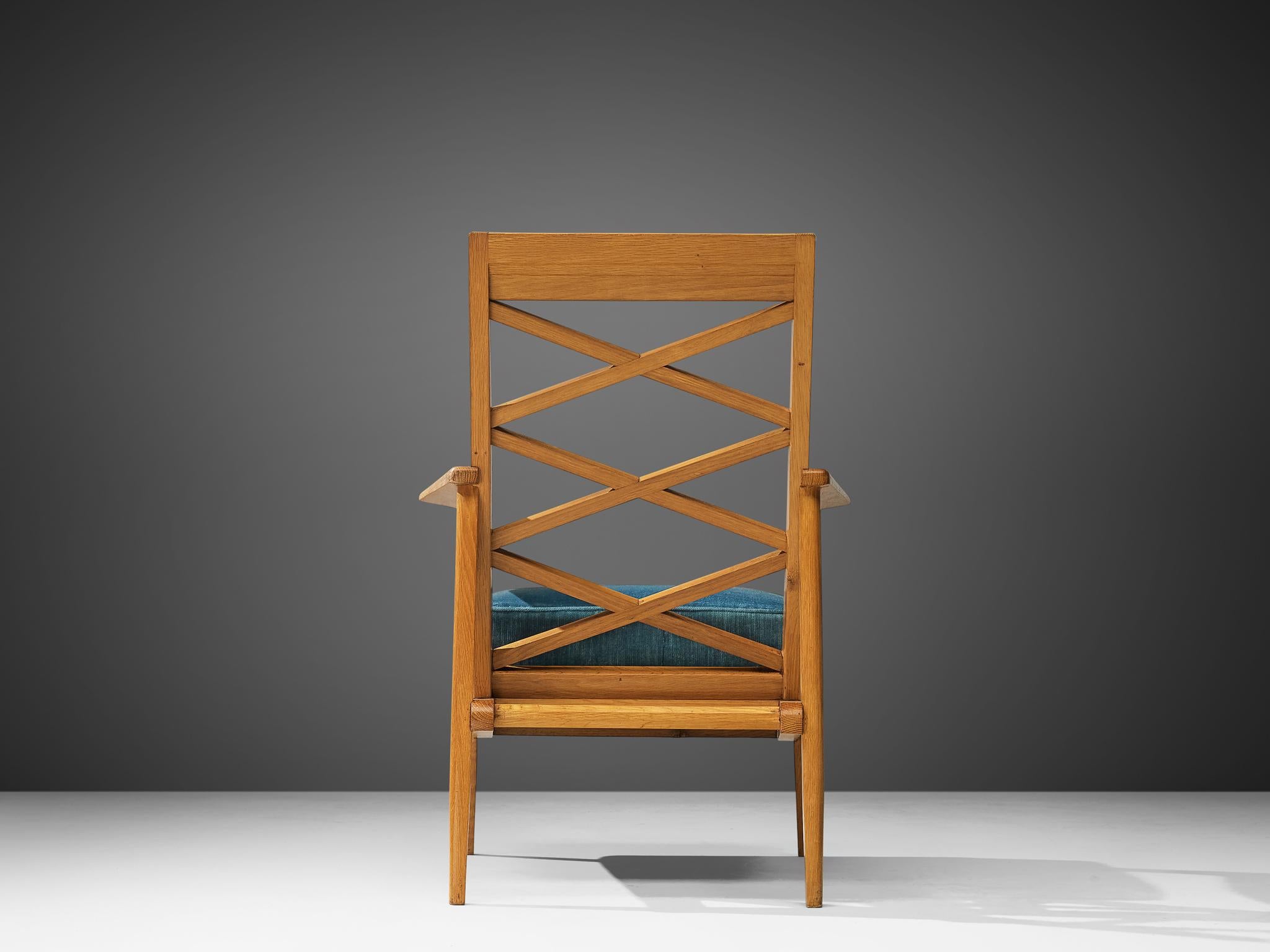 Poltrona francese moderna di metà secolo in Oak e velluto blu in vendita 5