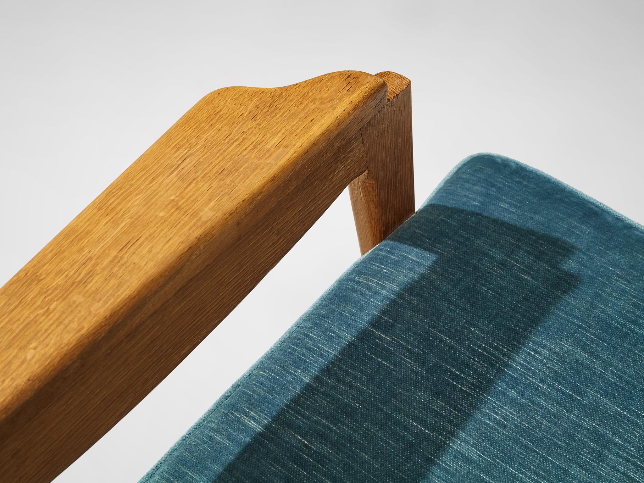 Poltrona francese moderna di metà secolo in Oak e velluto blu in vendita 7