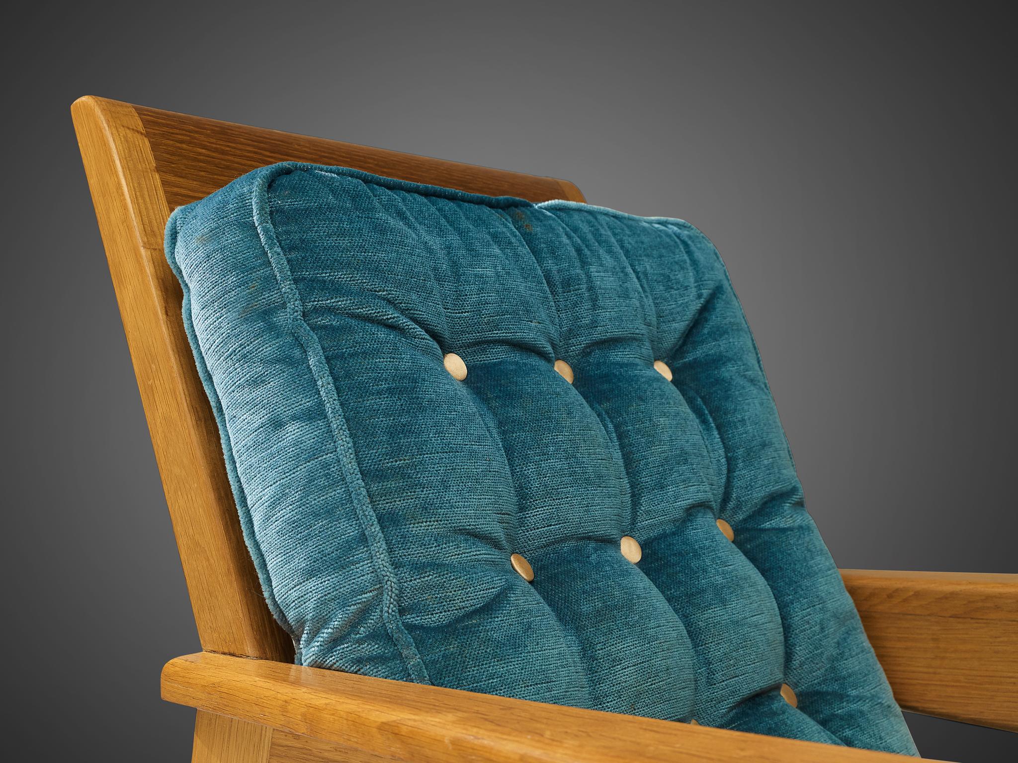 Francese Poltrona francese moderna di metà secolo in Oak e velluto blu in vendita