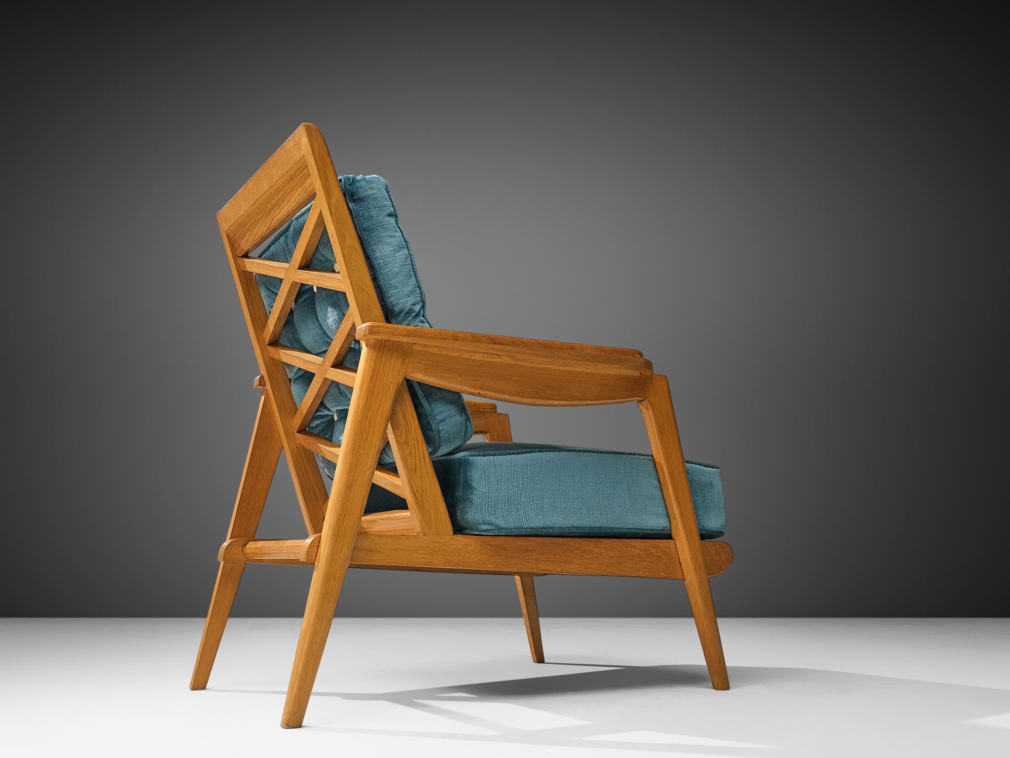 Poltrona francese moderna di metà secolo in Oak e velluto blu in vendita 1