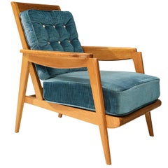 Fauteuil français moderne du milieu du siècle en Oak Oak et velours bleu