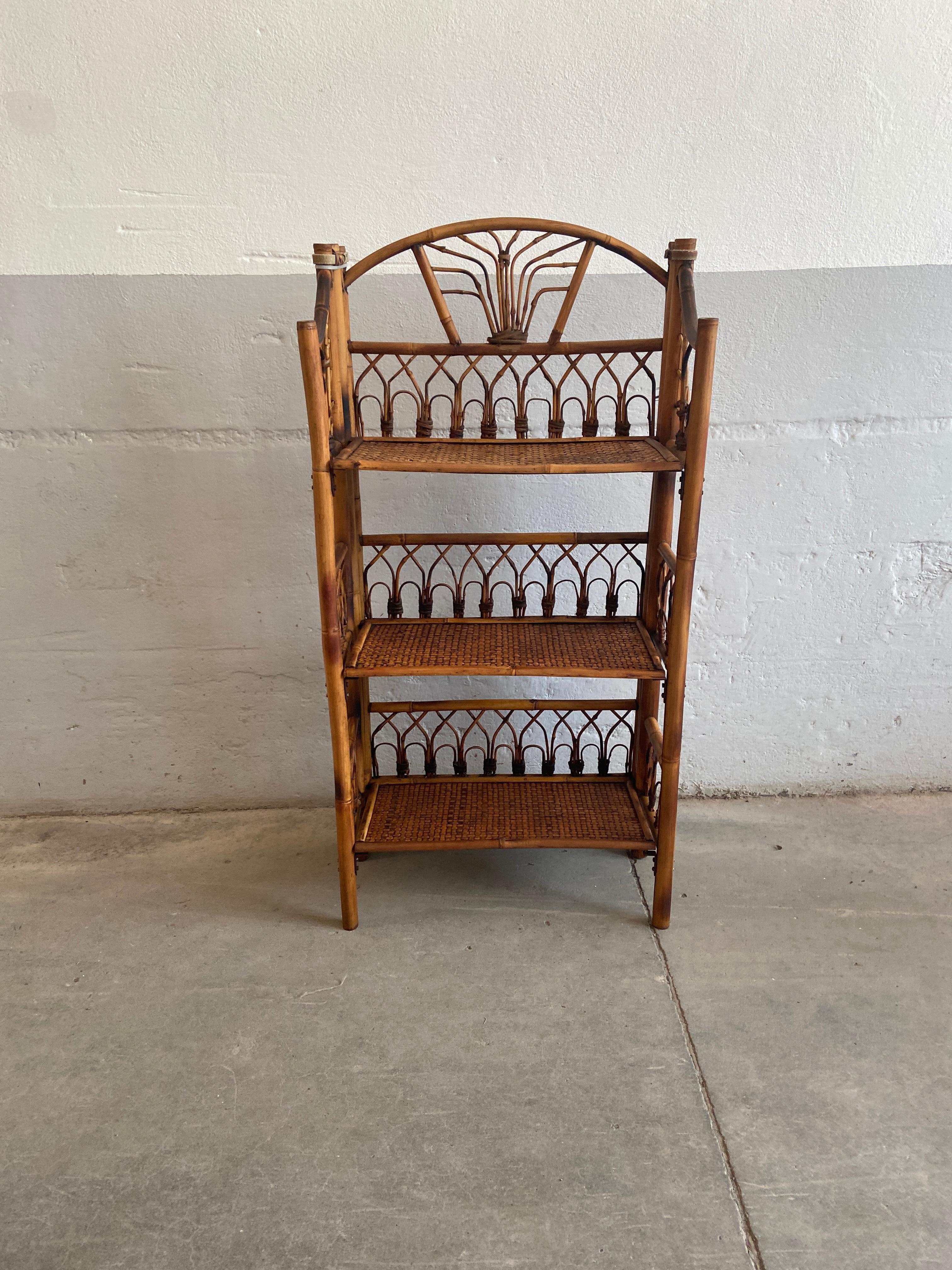 Mid-Century Modern French bamboo and rattan folding three shelves étagère.
This étagère is completely foldable as shown in the photos.
Beautiful patina due to age and use
 
