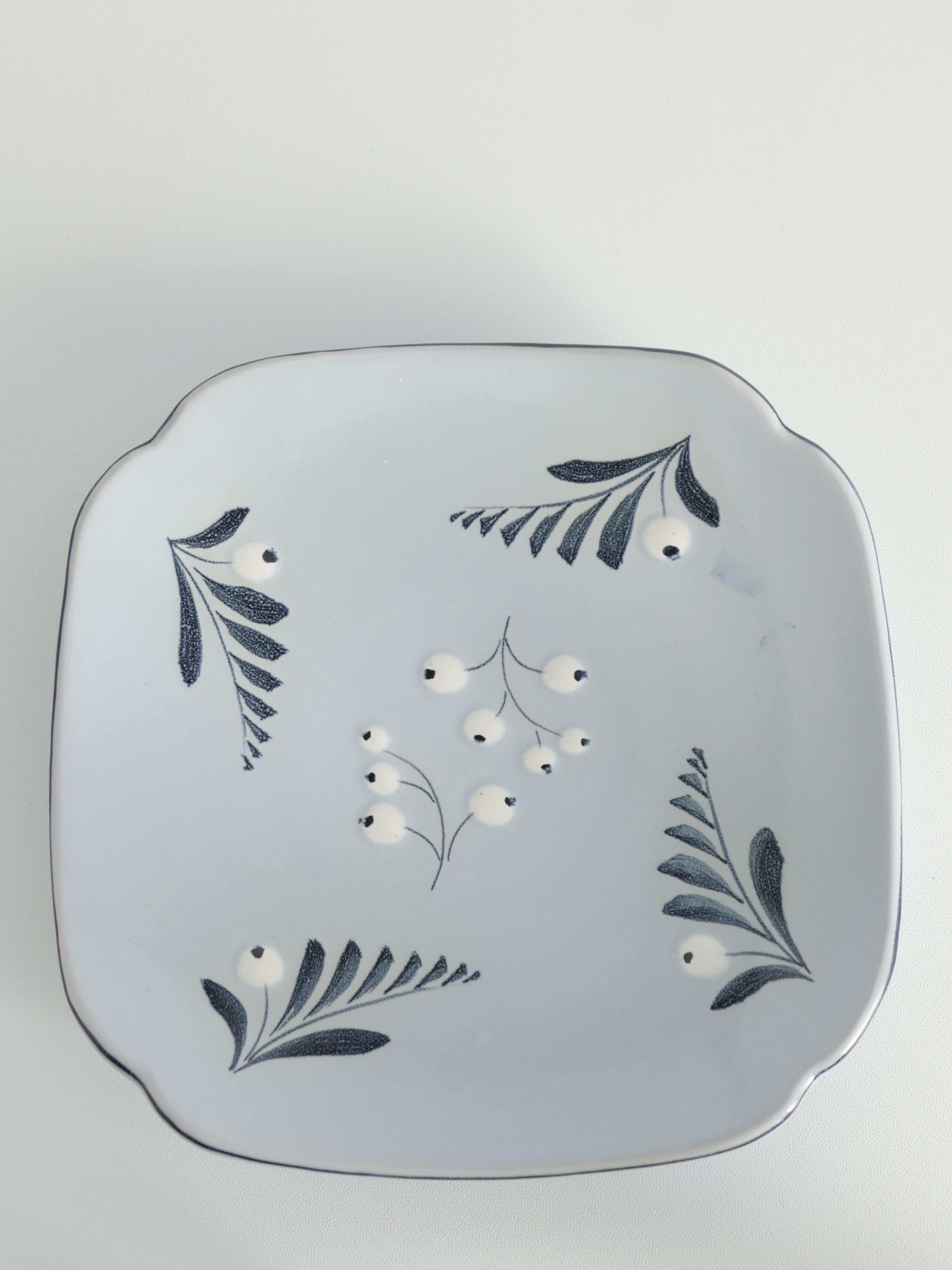 Scandinavian modern french blue, hand-painted plate with floral motif designed by Eva Jancke-Björk for Bo Fajans, Sweden. 

This exquisite plate, numbered 3733, is designed by Eva Jancke-Björk and showcases a beautifully crafted design typical for
