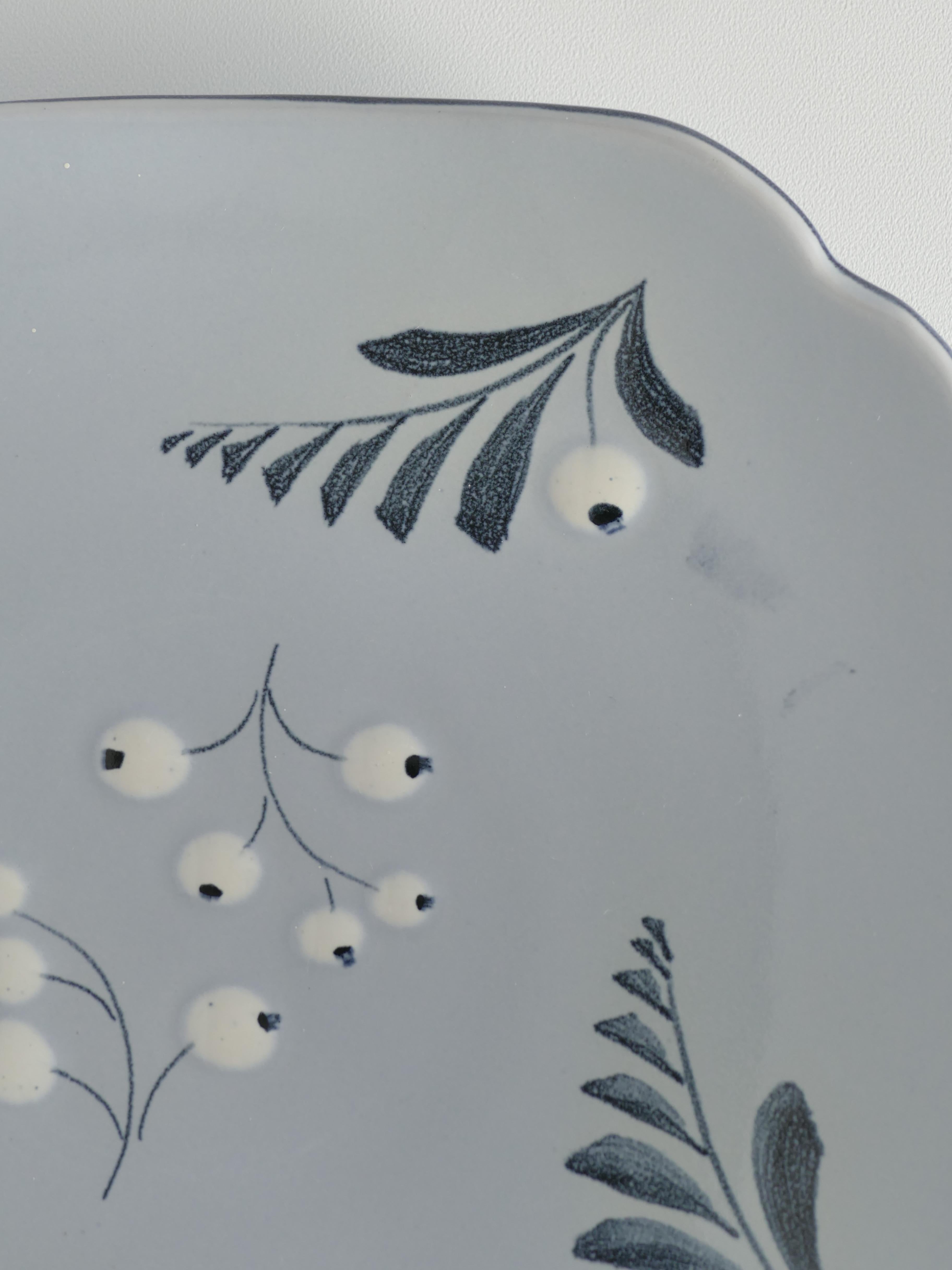Hand-Crafted Mid-Century Modern French Blue Plate by Eva Jancke-Björk for Bo Fajans, Sweden For Sale