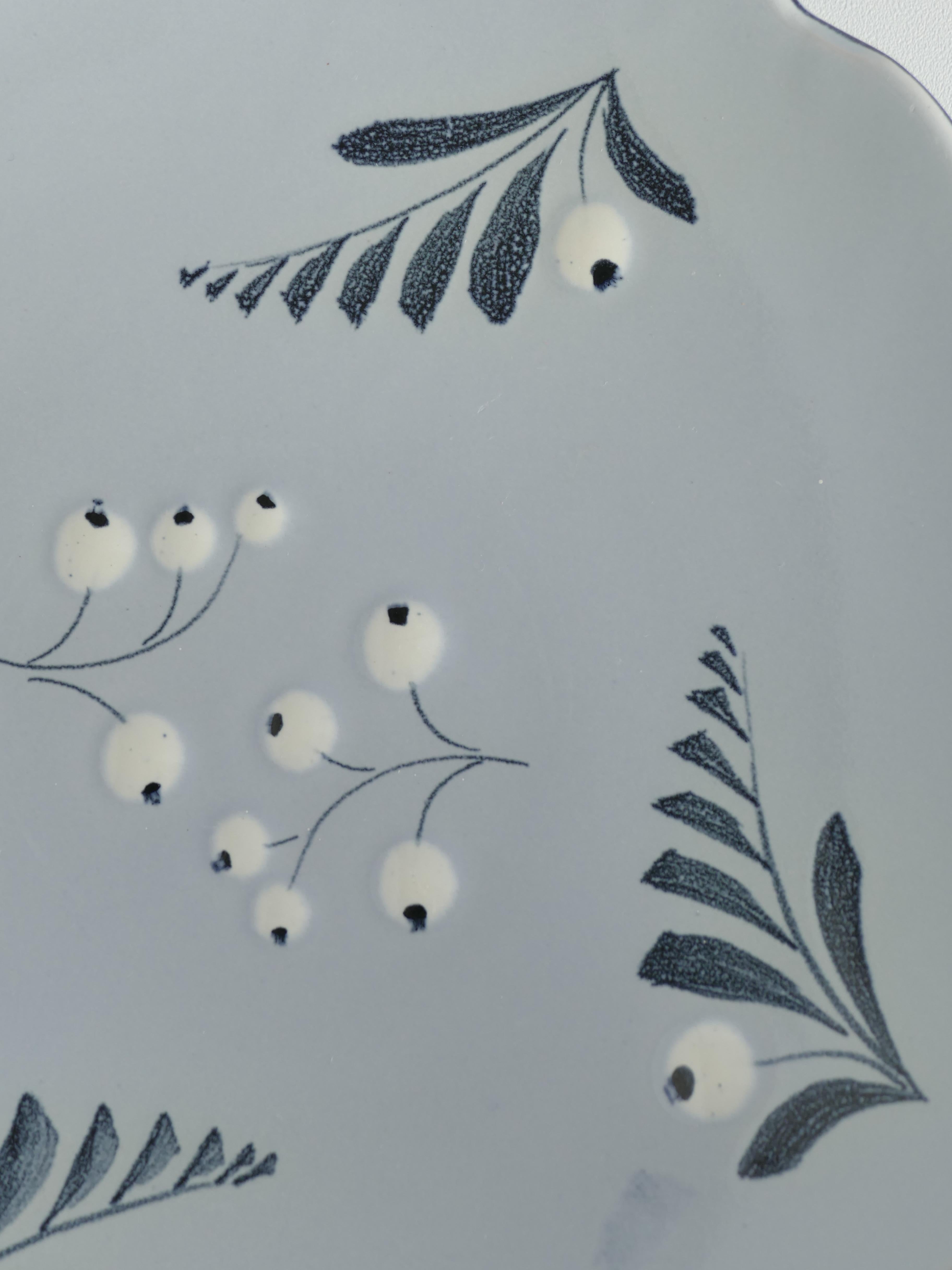 Mid-Century Modern French Blue Plate by Eva Jancke-Björk for Bo Fajans, Sweden In Good Condition For Sale In Grythyttan, SE
