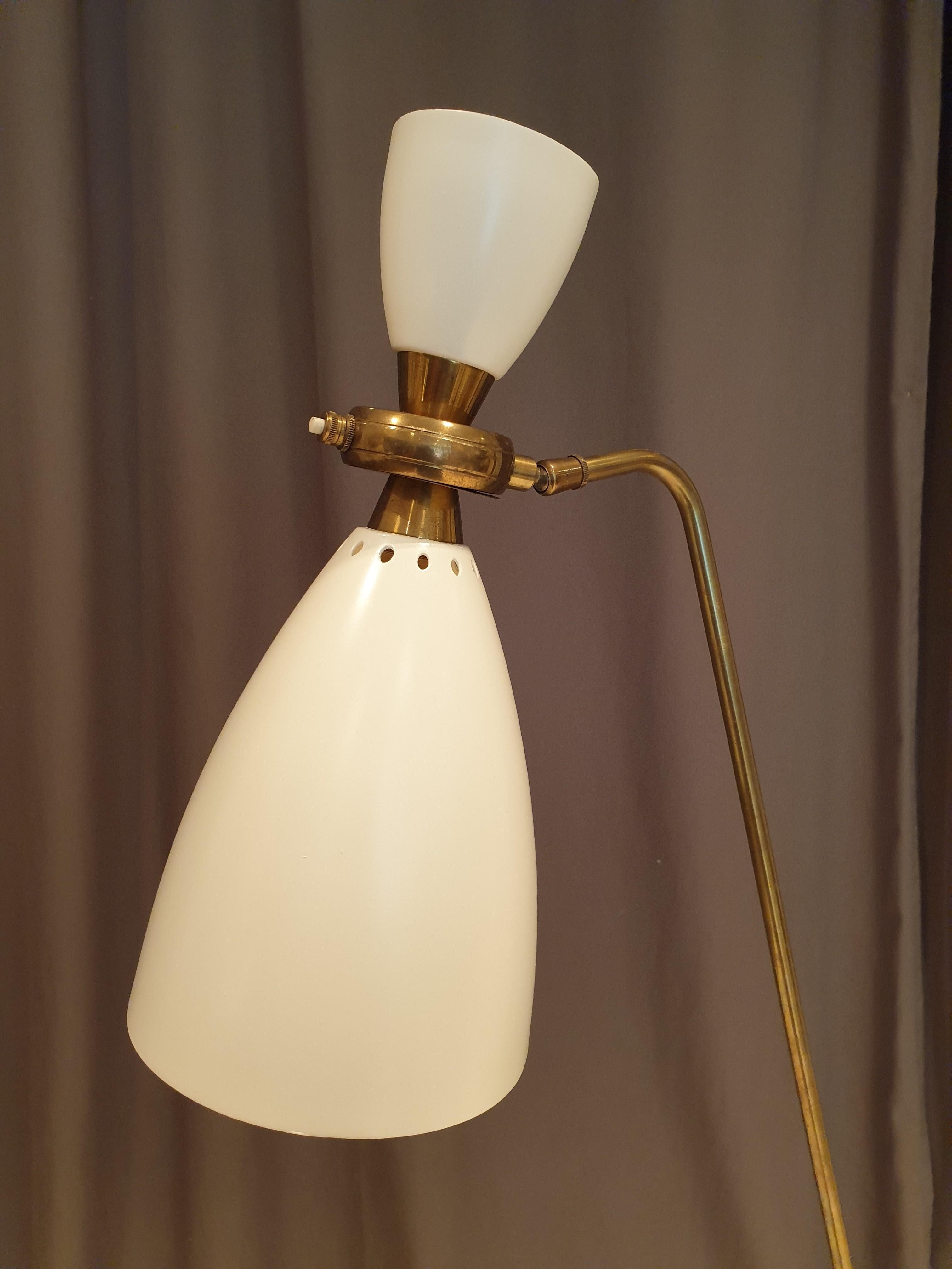Mid-Century Modern, French Brass and Lacquered Aluminium Floor Lamp In Good Condition For Sale In London, GB