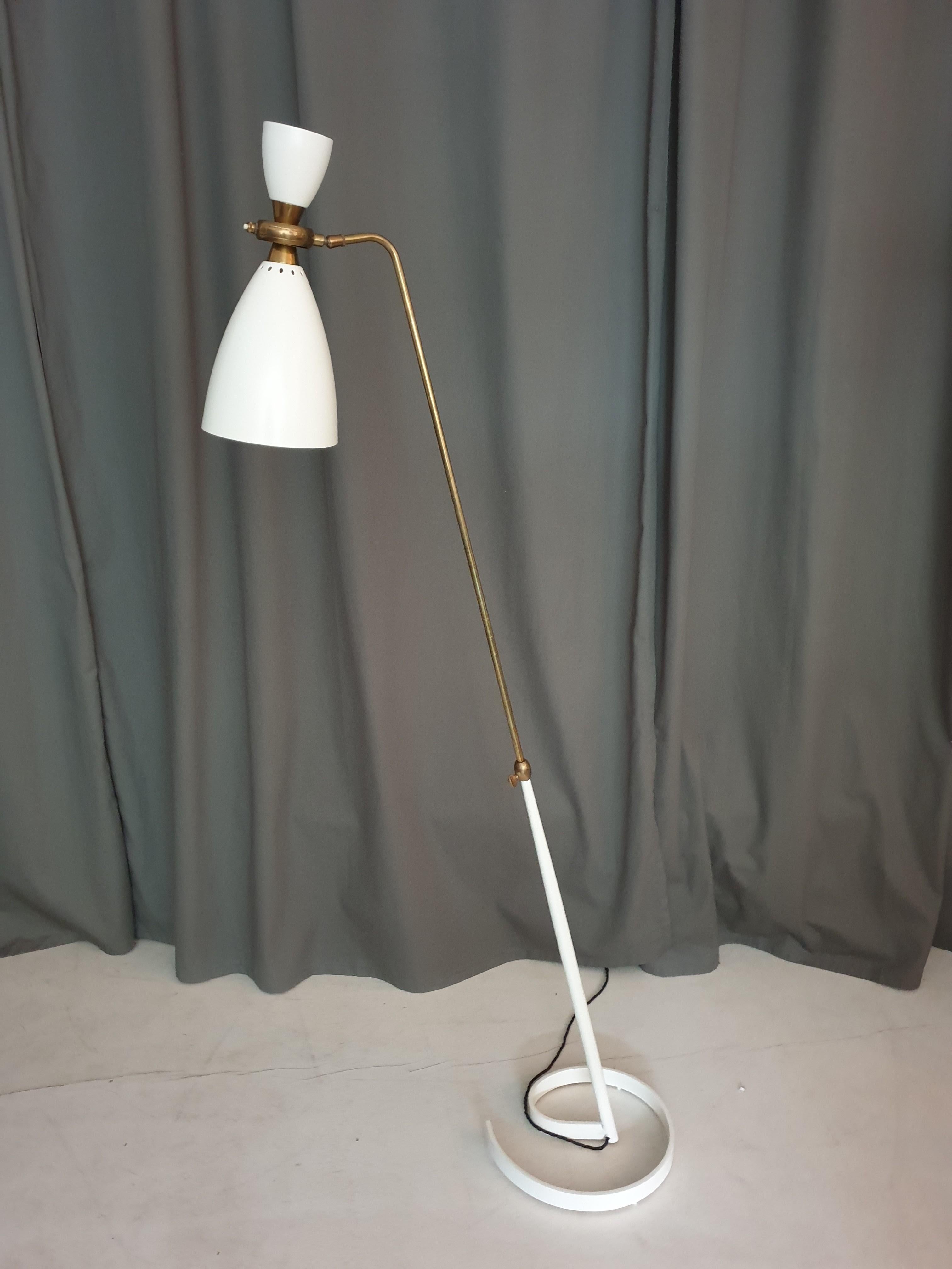 Mid-Century Modern, French Brass and Lacquered Aluminium Floor Lamp For Sale 2