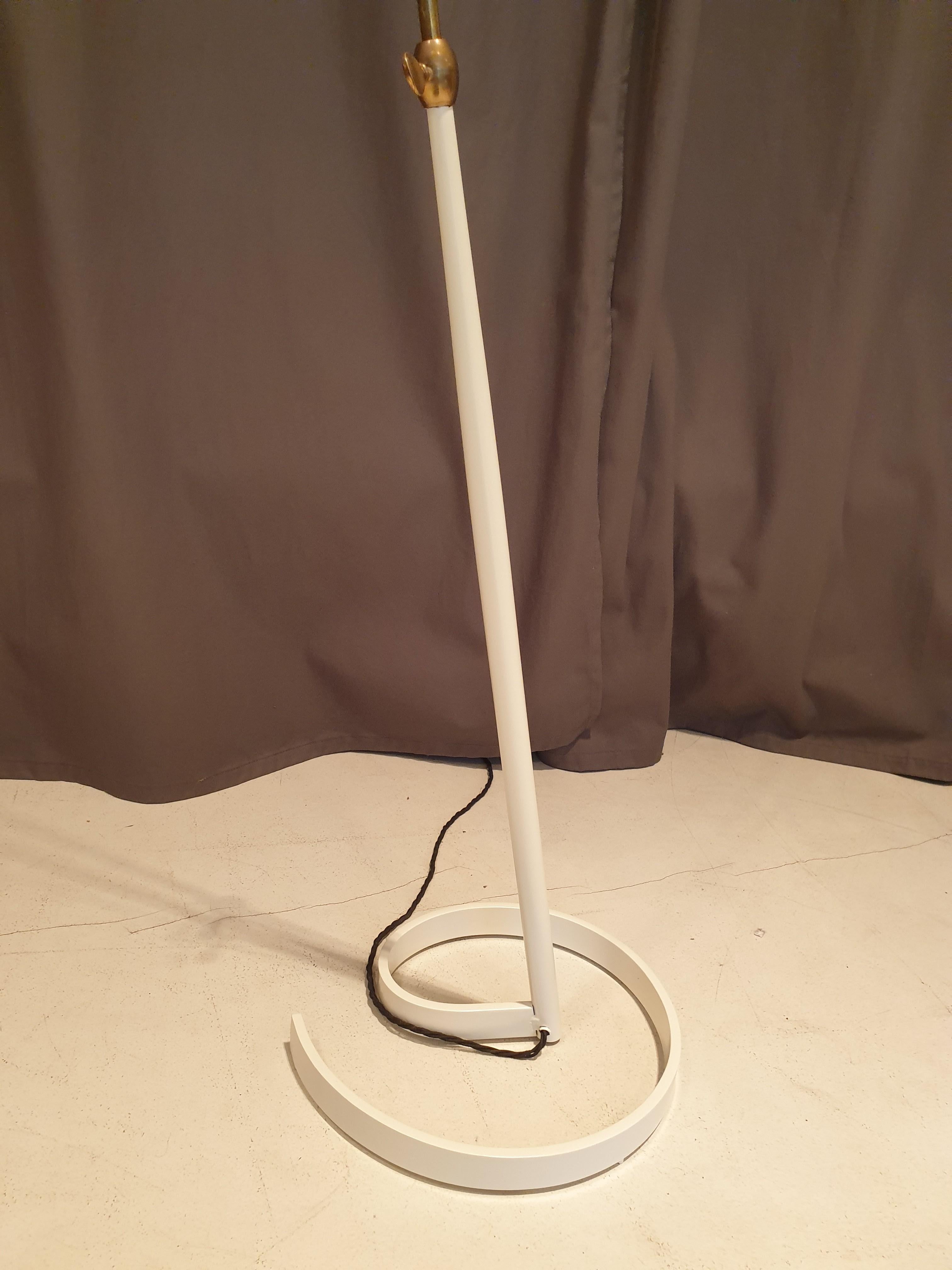 Mid-Century Modern, French Brass and Lacquered Aluminium Floor Lamp For Sale 3
