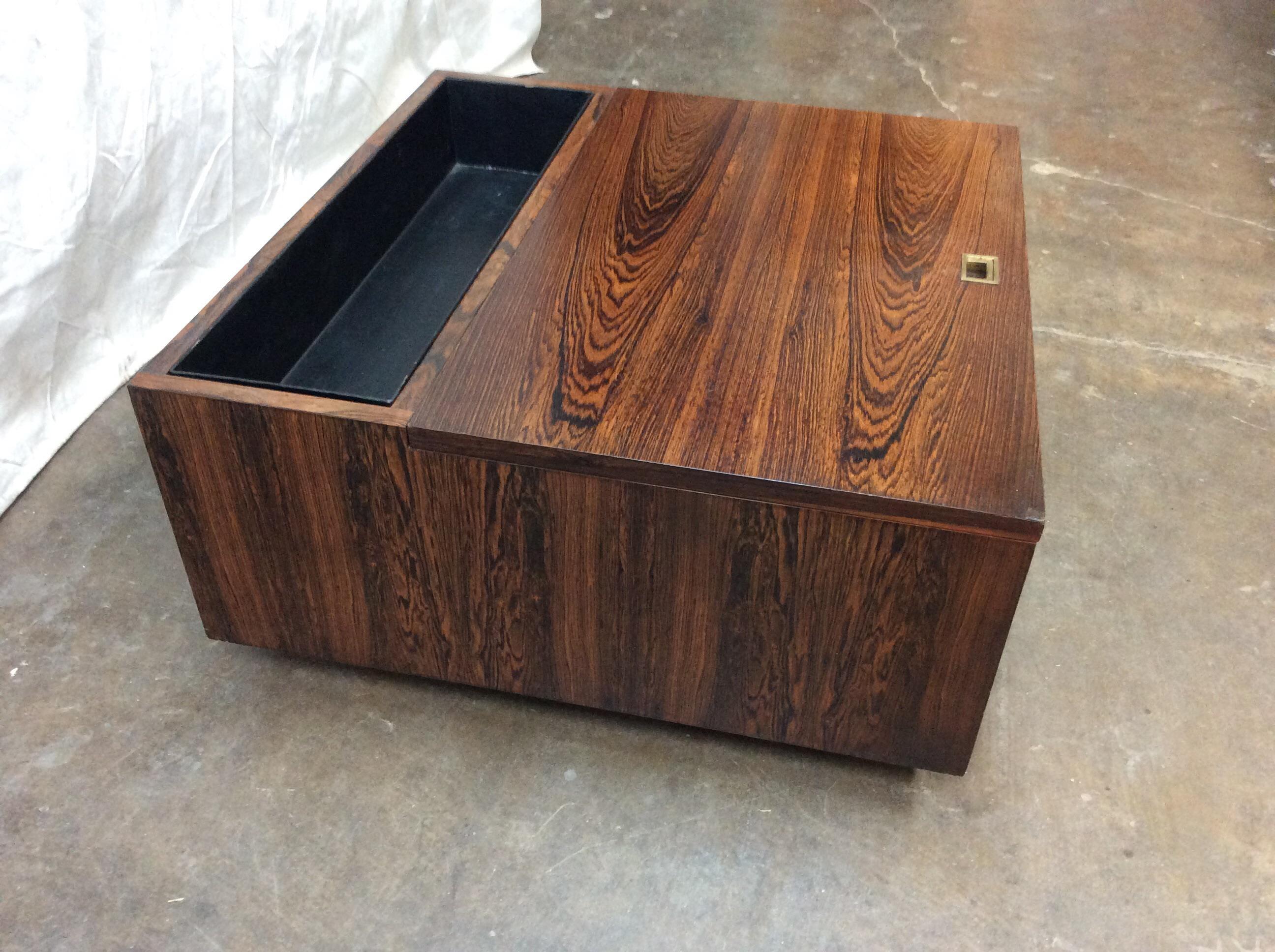 Found in France, this gorgeous coffee table features a black metal liner to be used as a dry bar or planter and a brass pull which opens for storage. When closed this coffee table has a simple sculptural cubic geometric form, when open this table