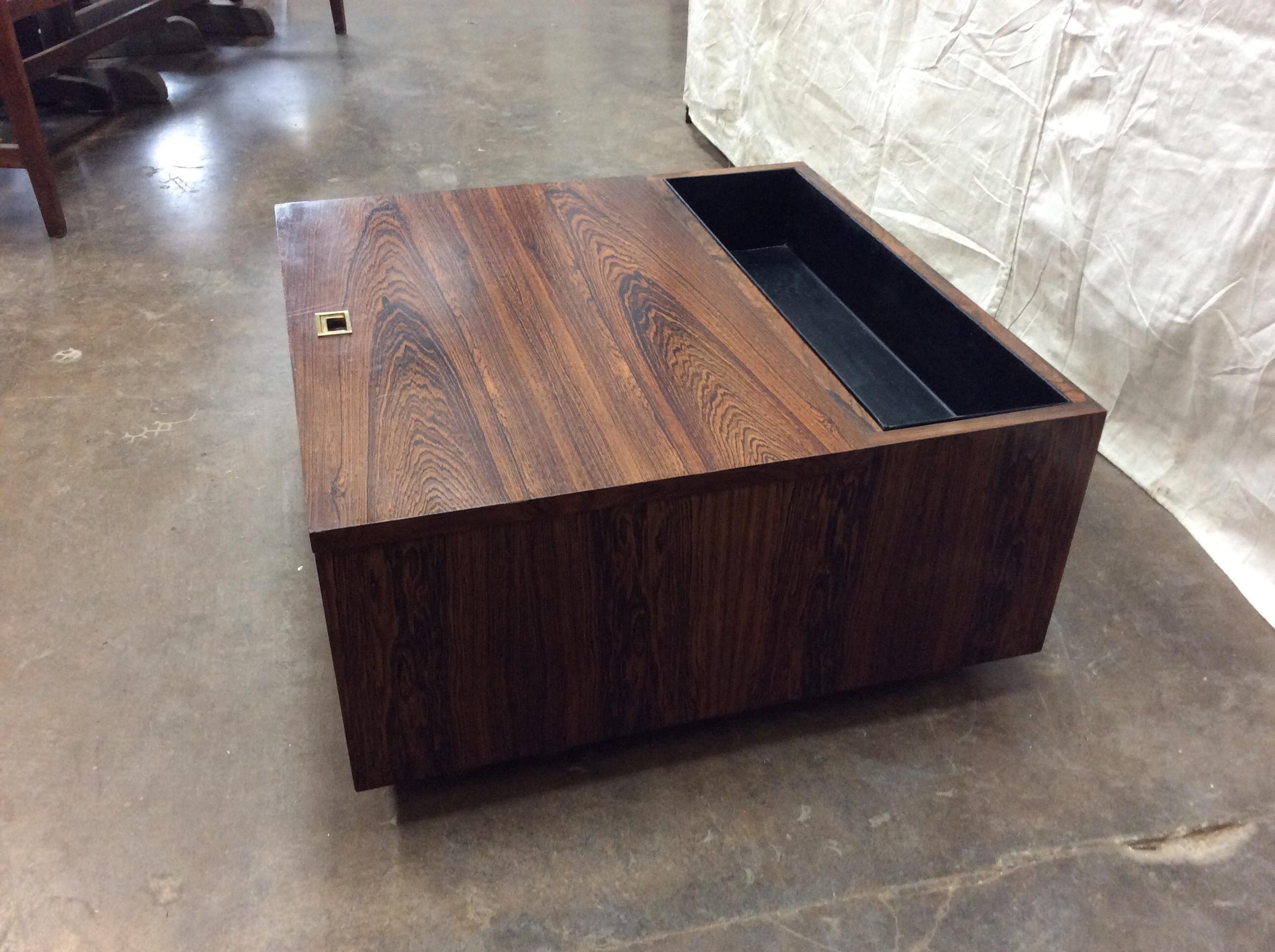 Mid-Century Modern French Coffee Table with Planter/Dry Bar and Storage In Good Condition In Burton, TX