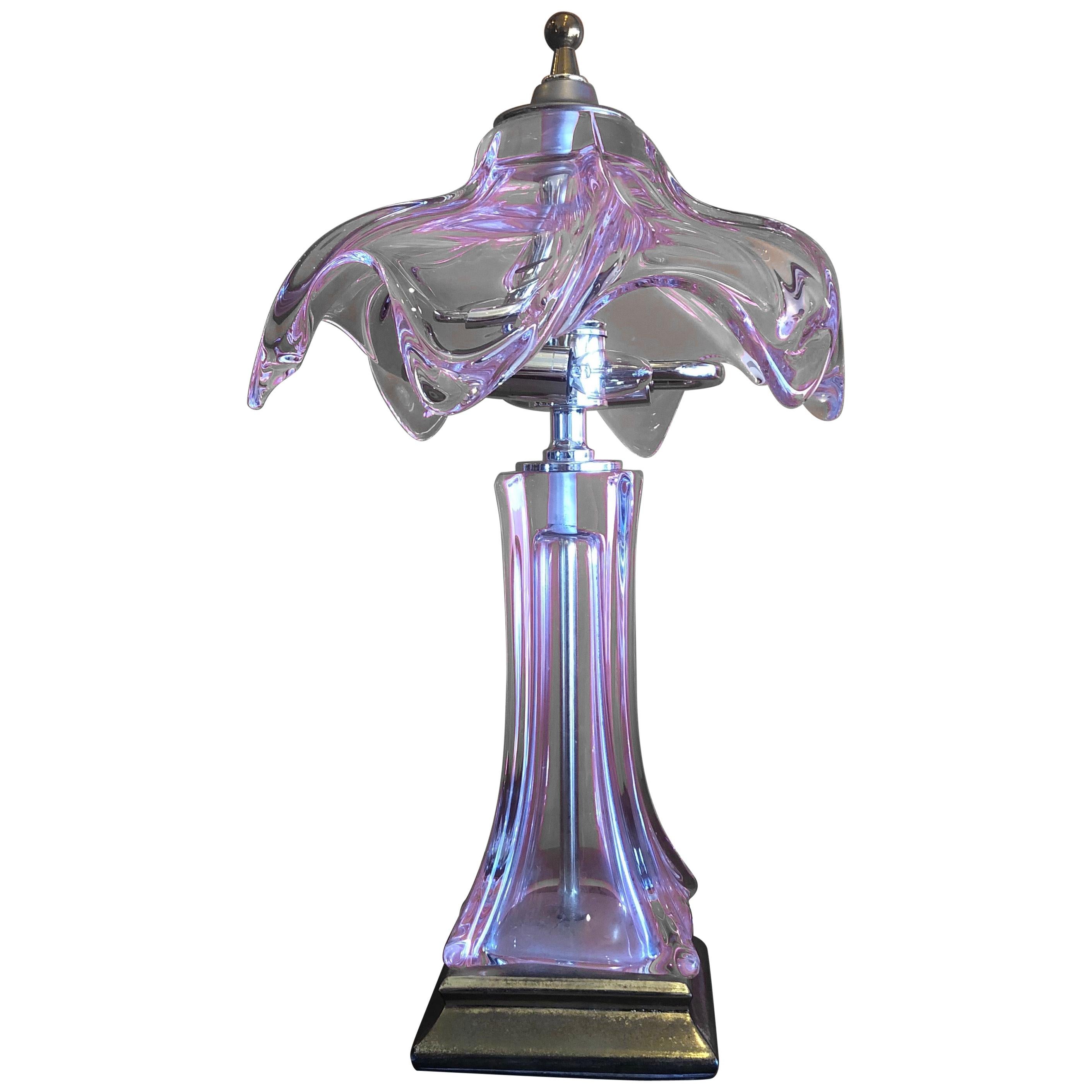 Lampada da tavolo francese di metà secolo in cristallo e ottone di Cofrac Art Verrier