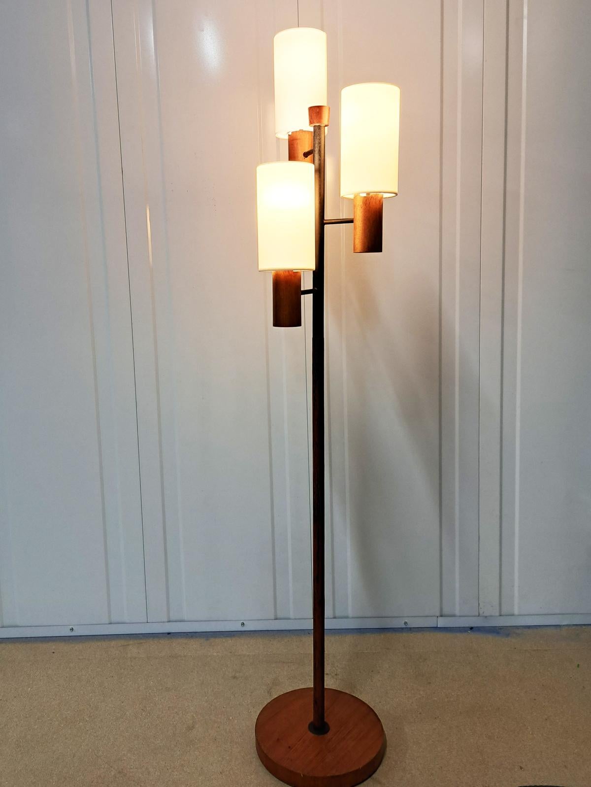 Metal Mid-Century Modern French Floor Lamp, 1970s For Sale