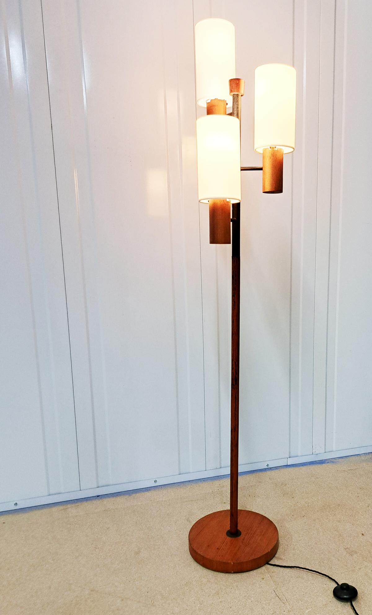 Mid-Century Modern French Floor Lamp, 1970s For Sale 3