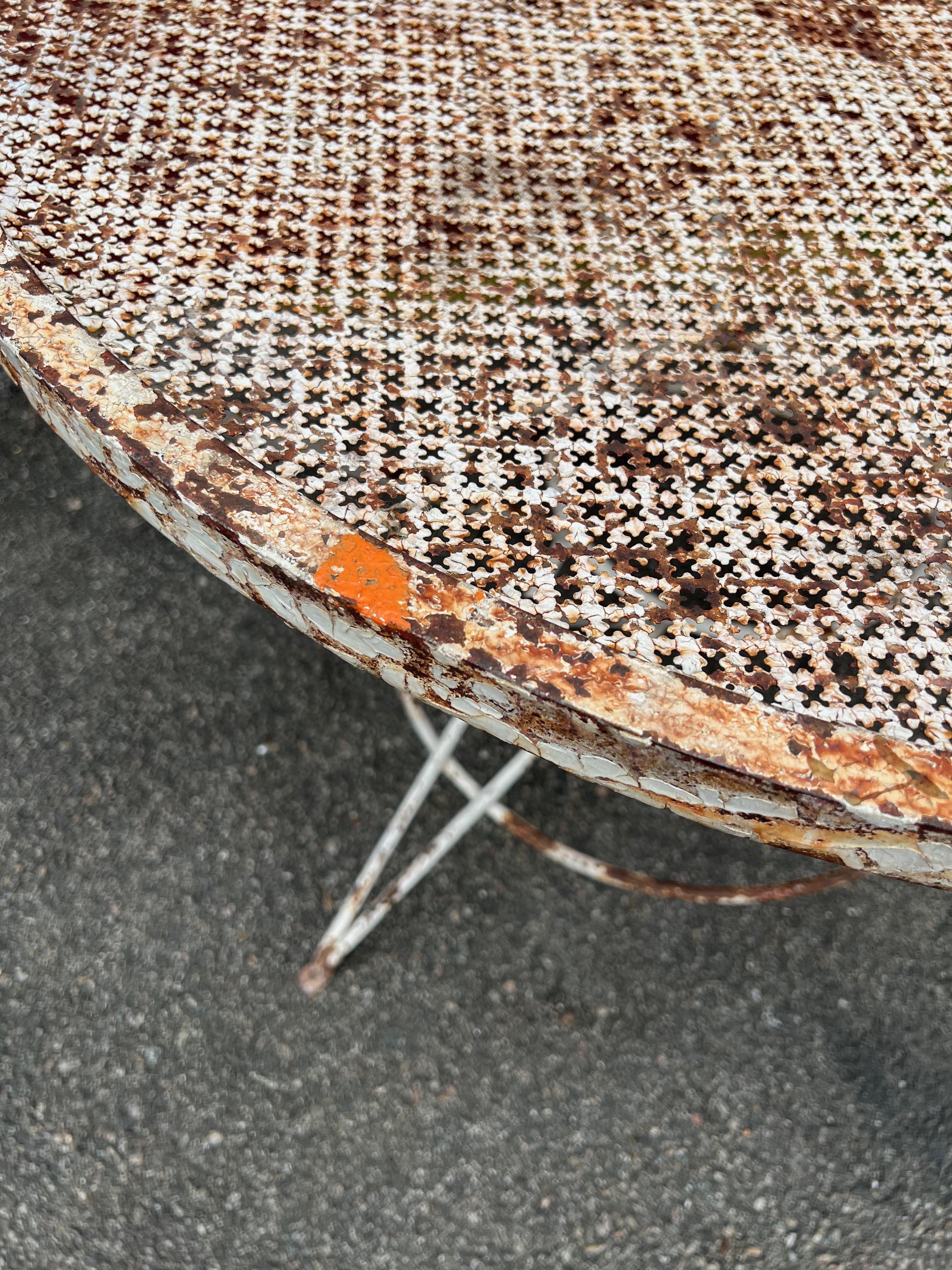 Mid-Century Modern French Garden Table in Distressed Paint For Sale 6