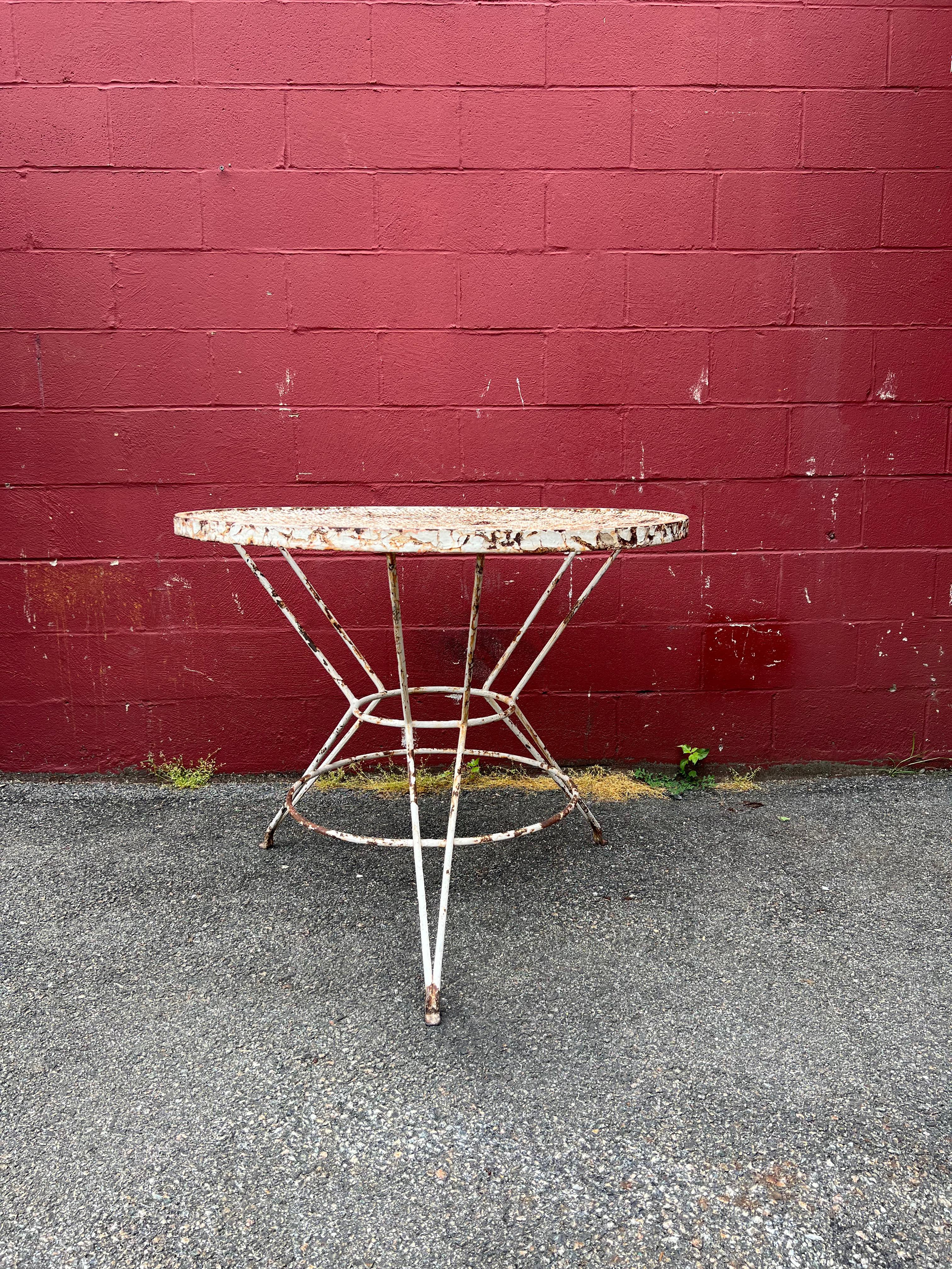 Mid-Century Modern French Garden Table in Distressed Paint In Distressed Condition For Sale In Buchanan, NY