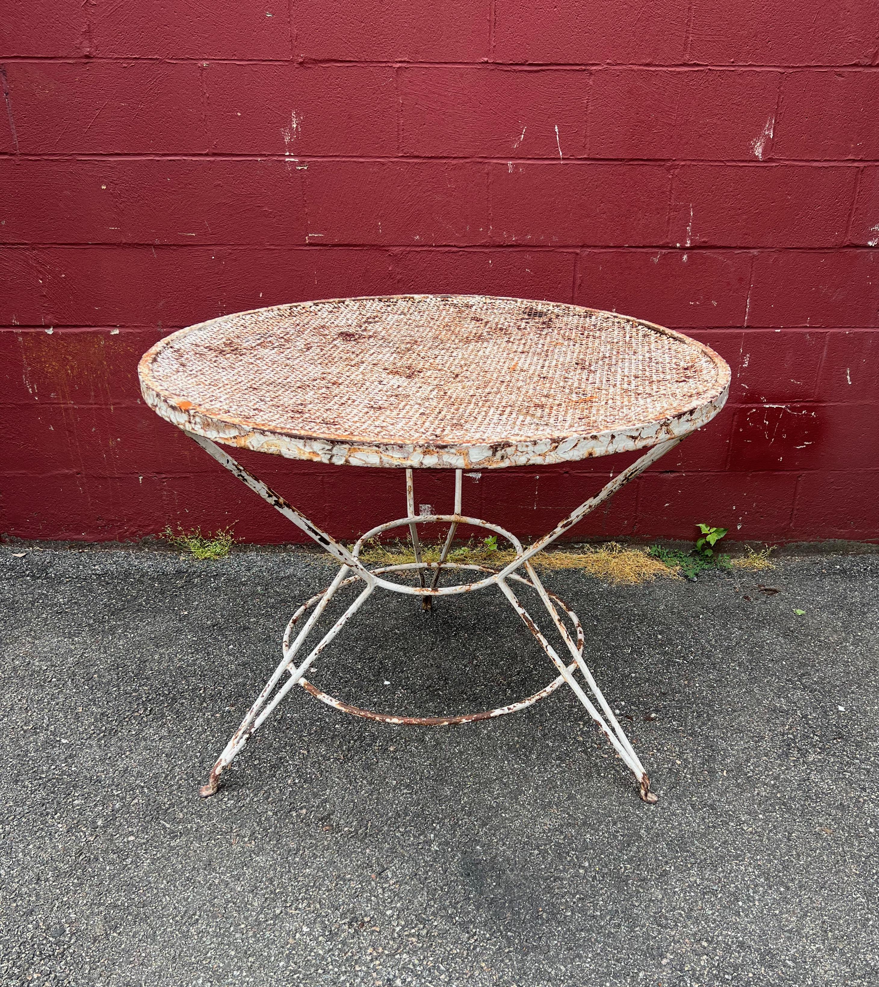 Mid-Century Modern French Garden Table in Distressed Paint For Sale 1