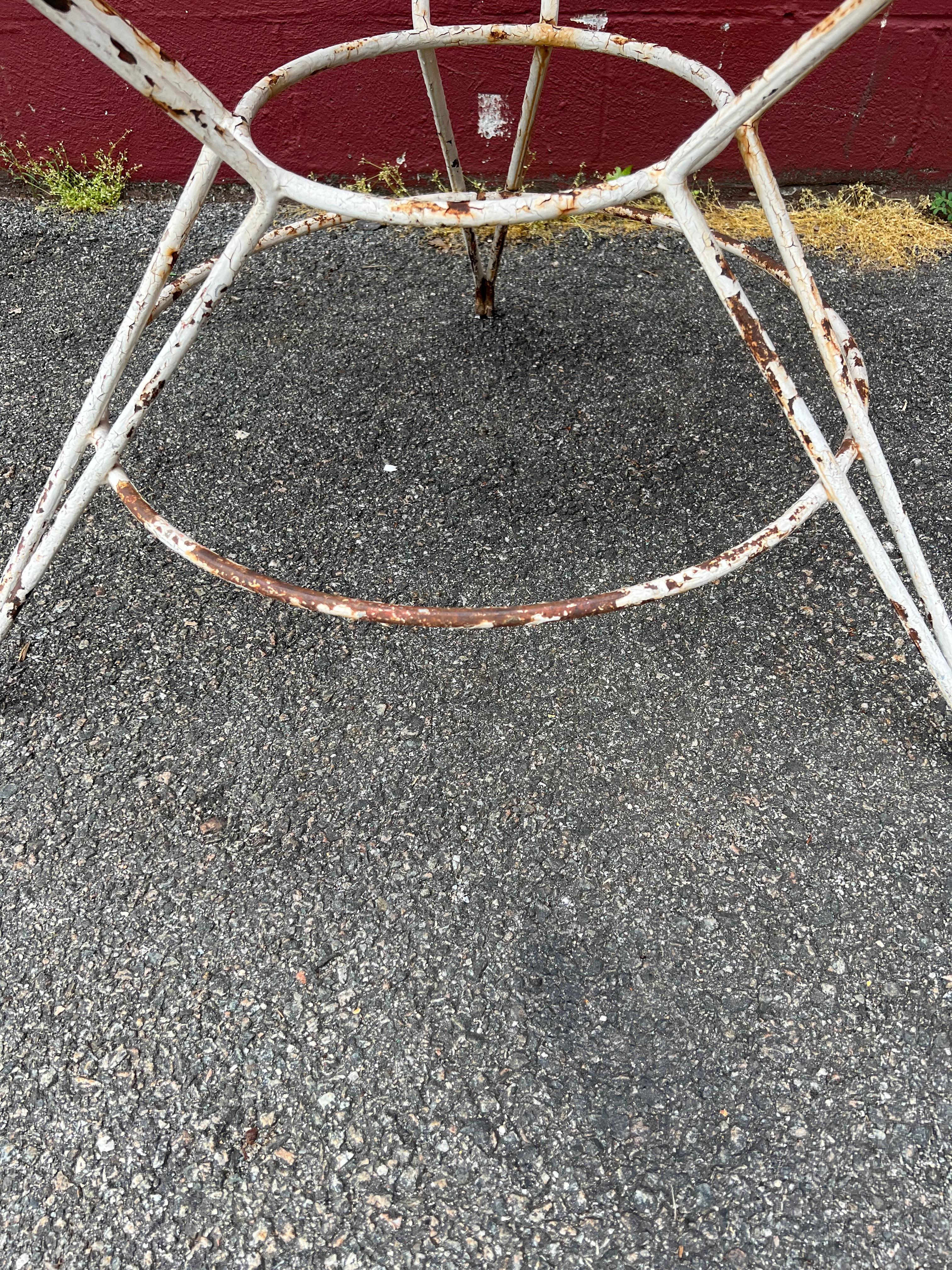Mid-Century Modern French Garden Table in Distressed Paint For Sale 3