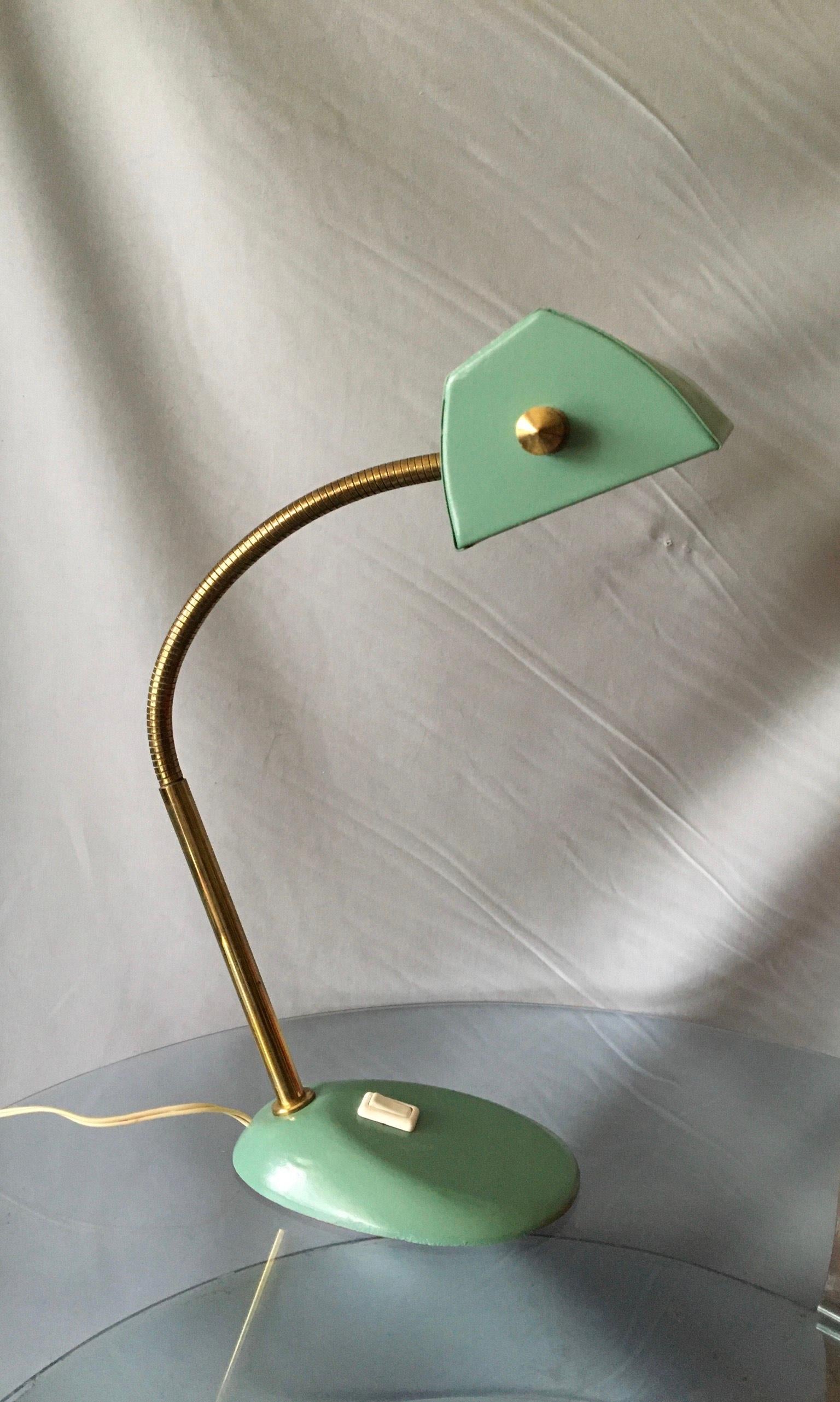 Französische grüne Mid-Century-Modern-Tischlampe, 1950 im Zustand „Gut“ im Angebot in Paris, FR