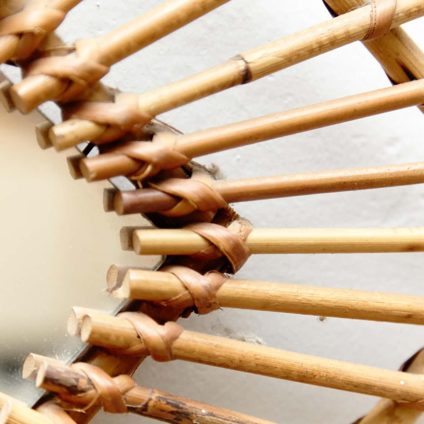 Specchio francese di metà secolo in bambù e rattan lavorato a mano, circa 1960 in vendita 1
