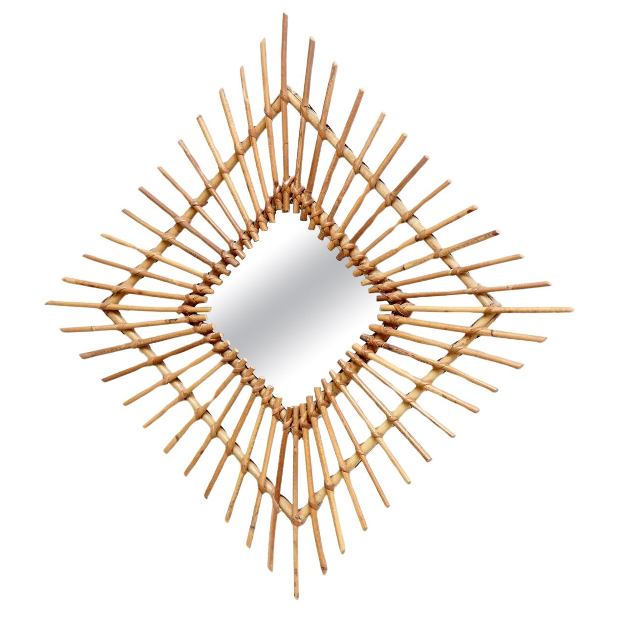 Specchio francese di metà secolo in bambù e rattan lavorato a mano, circa 1960