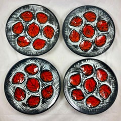 Piatto di ostriche con grafica rossa e nera della ceramica francese MBFA Pornic della metà del secolo scorso